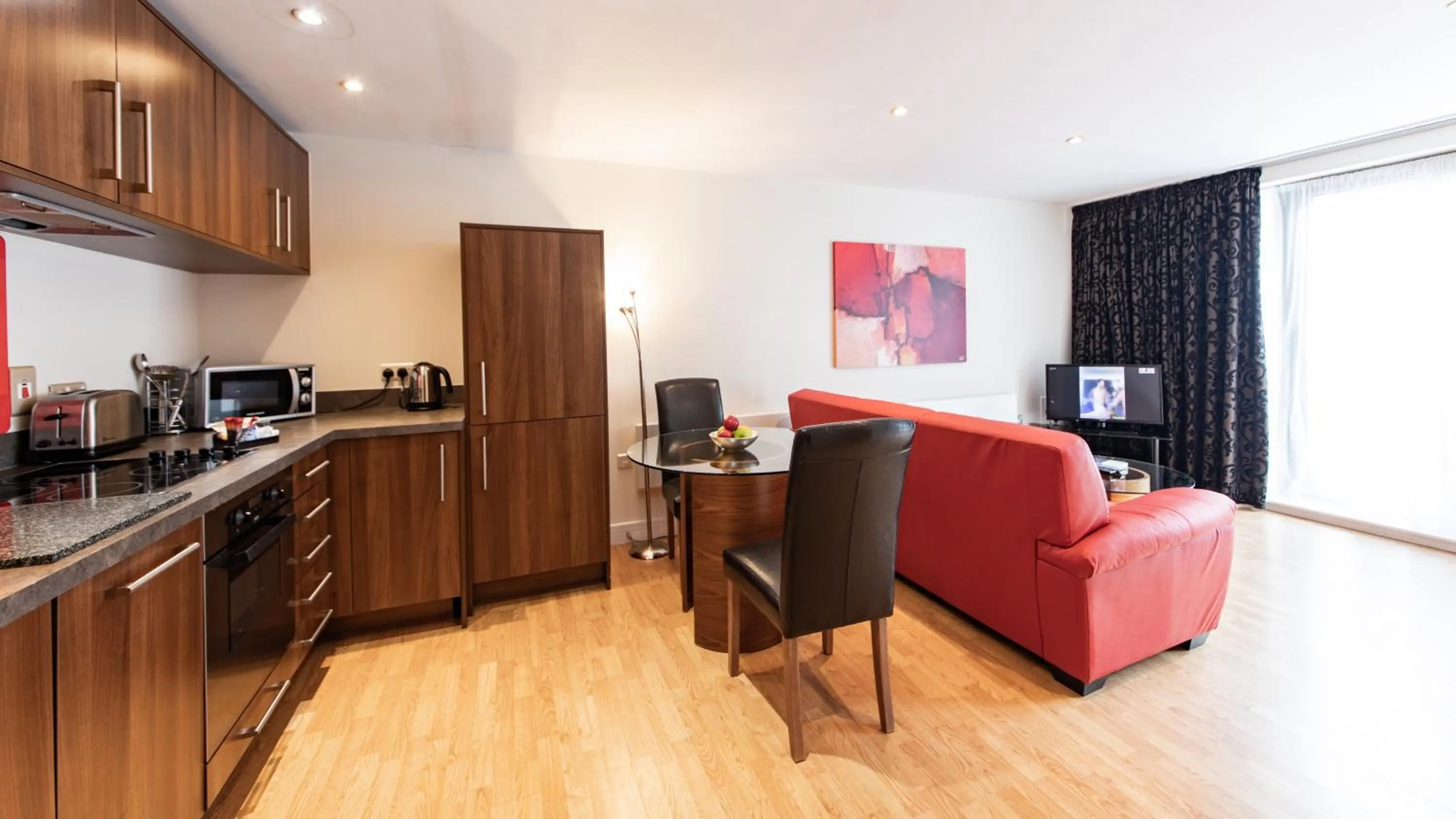 Kitchen or kitchenette in The Spires Serviced Apartments Birmingham
