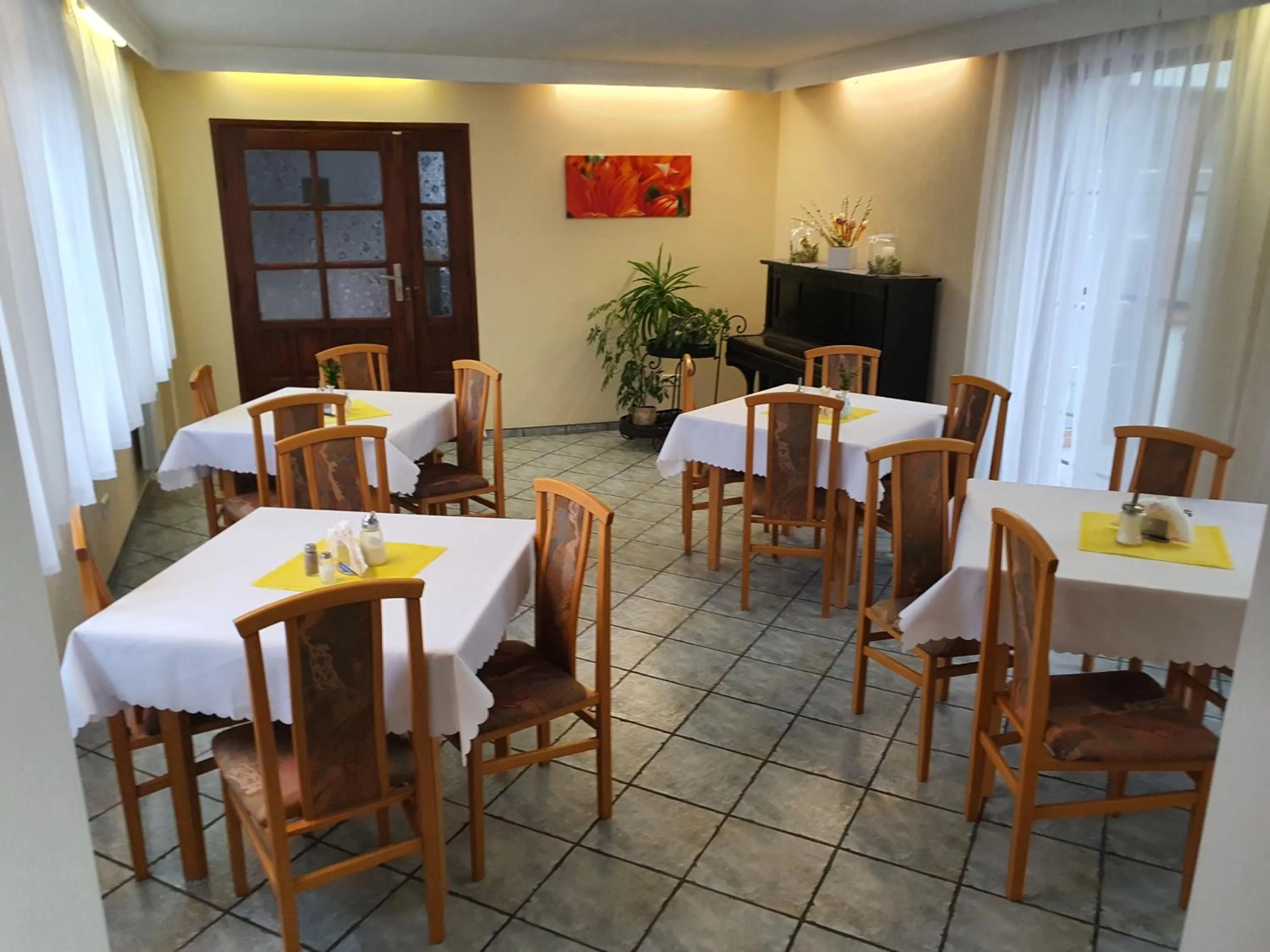 Restaurant/places to eat in Hotel Kolorowa