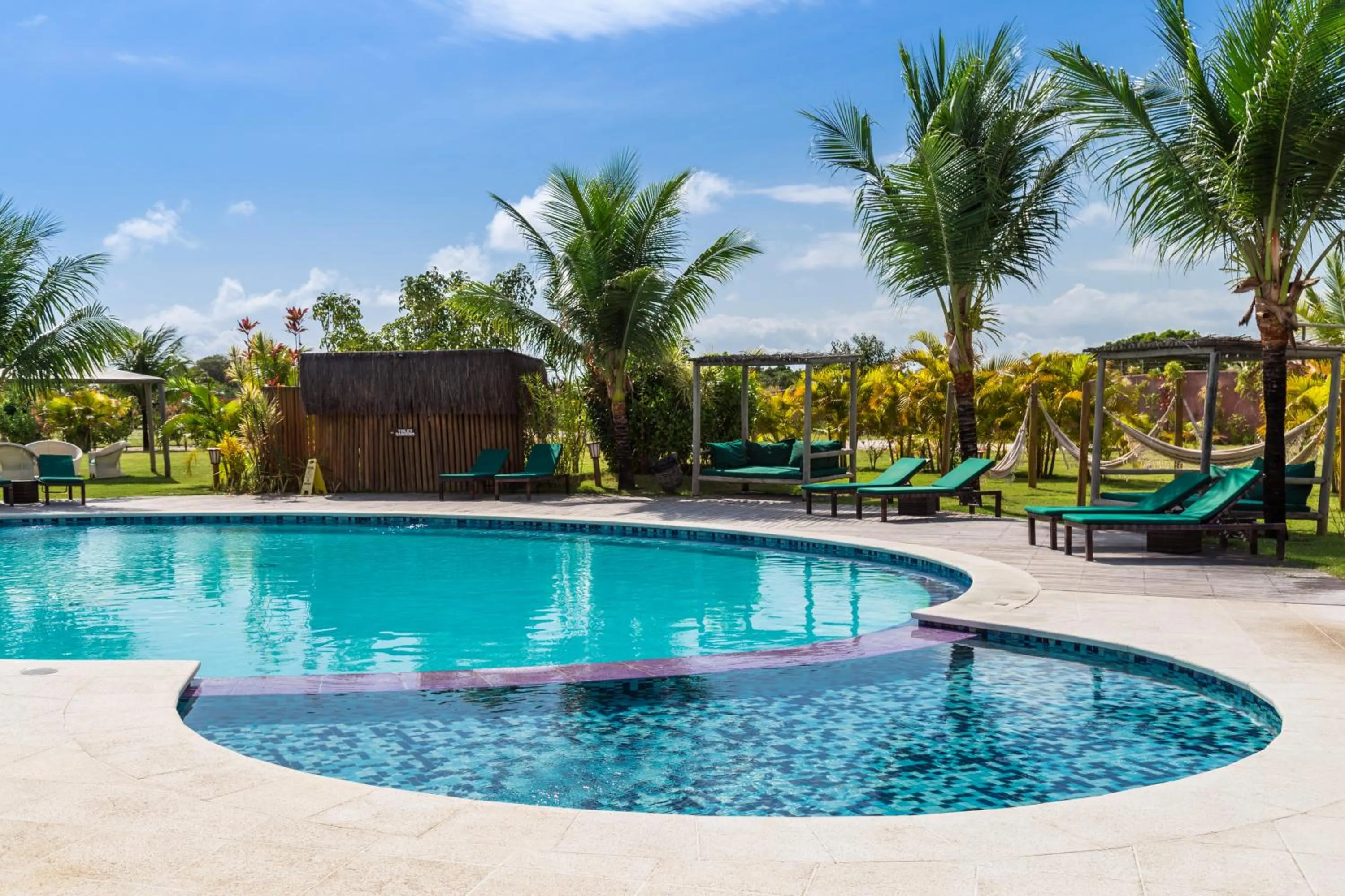 Swimming pool in Toko Village Casa de Férias