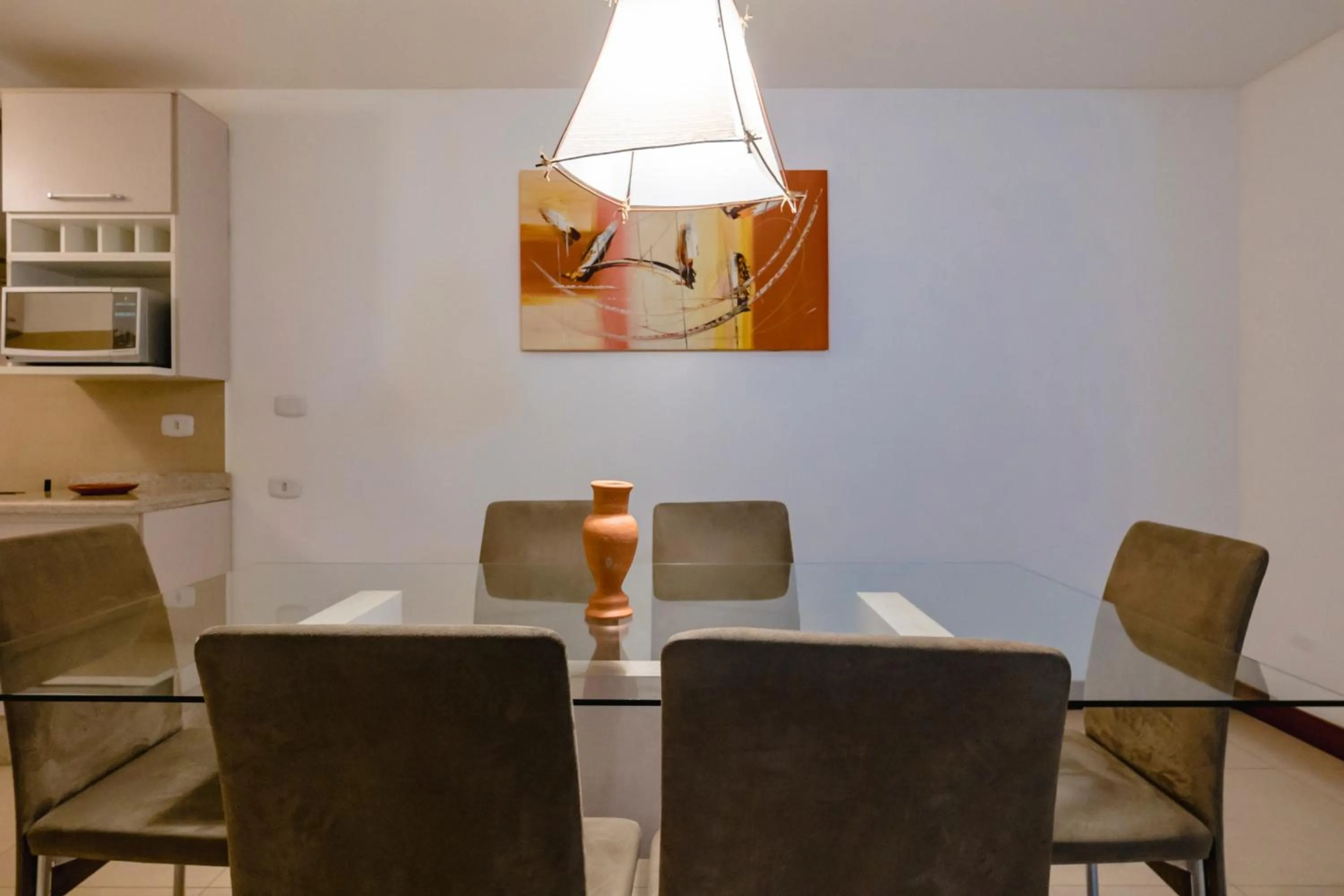 Dining area in Toko Village Casa de Férias