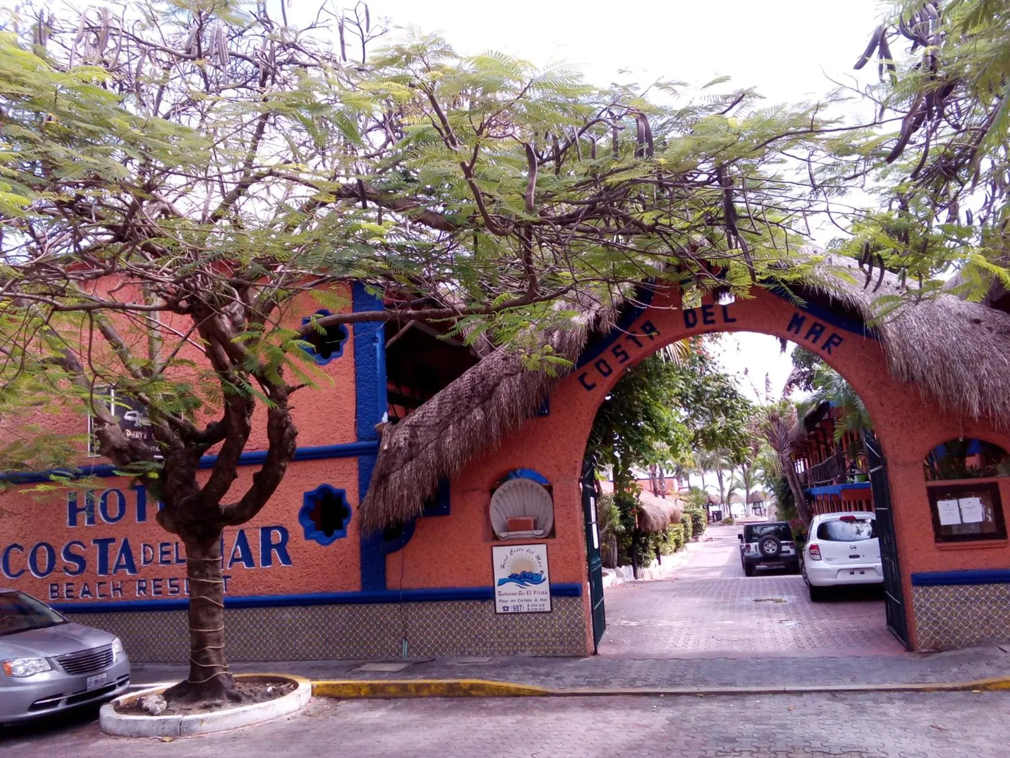 Facade/entrance, Property Building in Costa del Mar