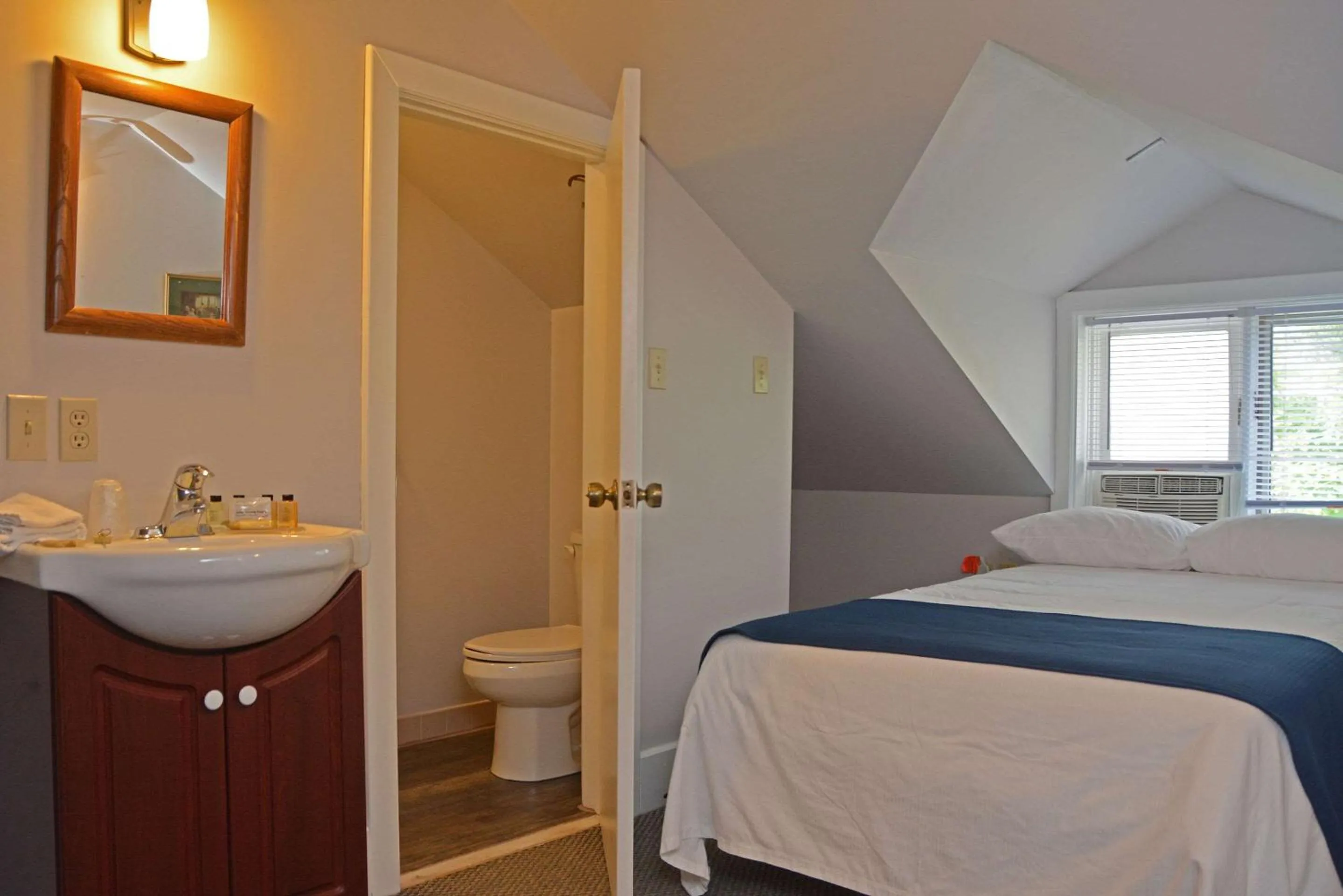 Bedroom, Bed in Isaiah Tubbs Resort & Conference Centre