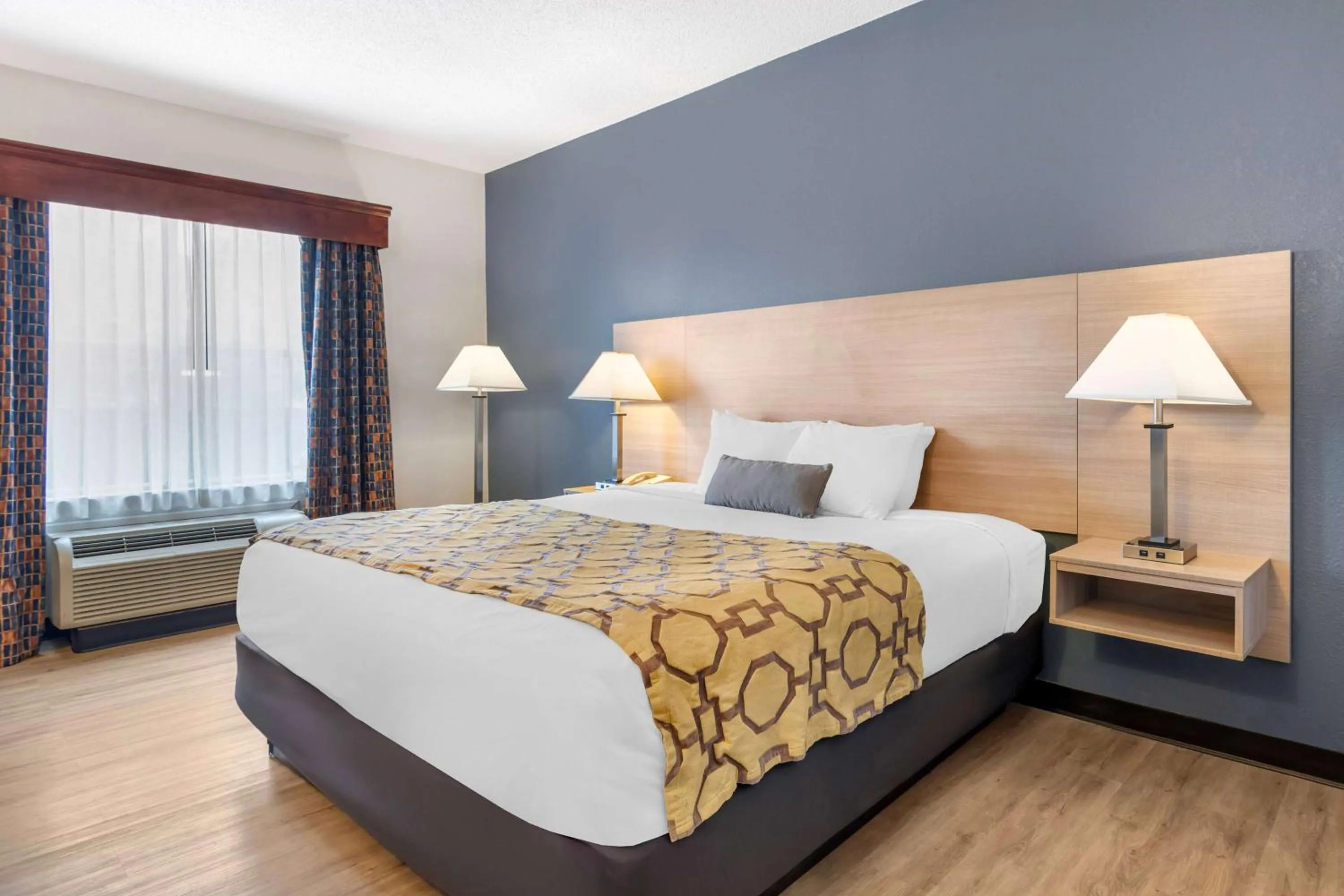 Photo of the whole room, Bed in Baymont by Wyndham Kennesaw