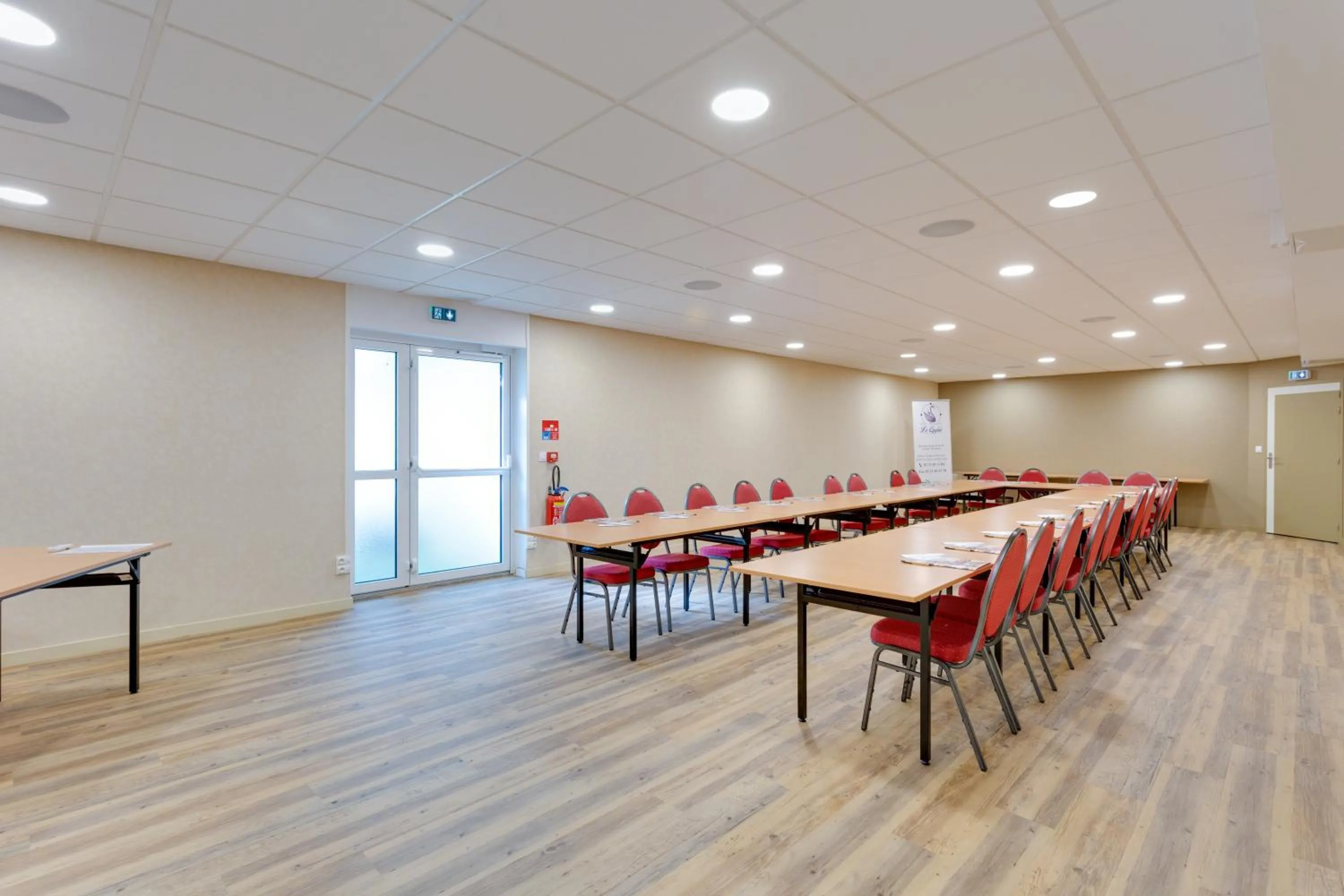 Meeting/conference room in Brit Hotel le Cygne