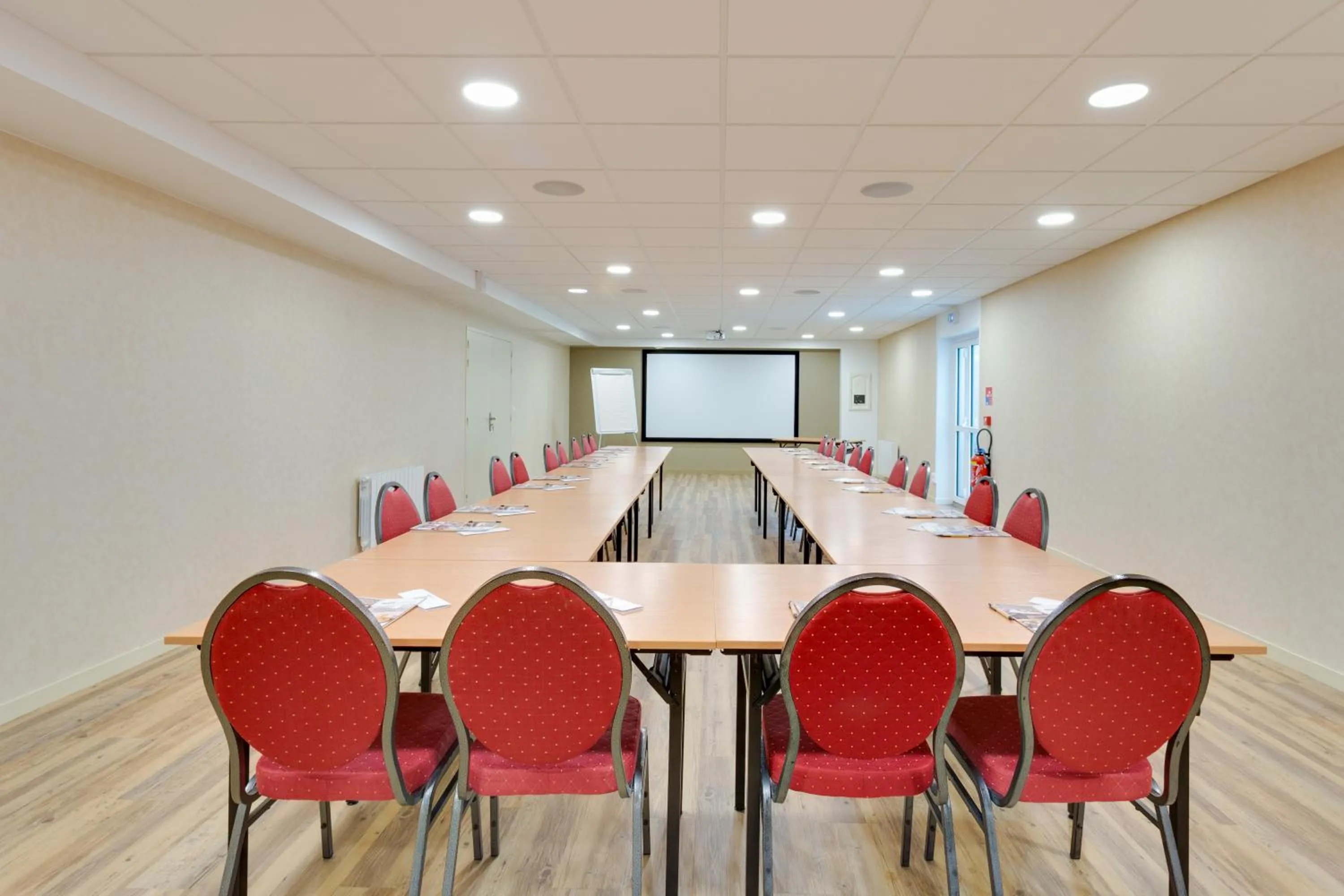 Meeting/conference room in Brit Hotel le Cygne
