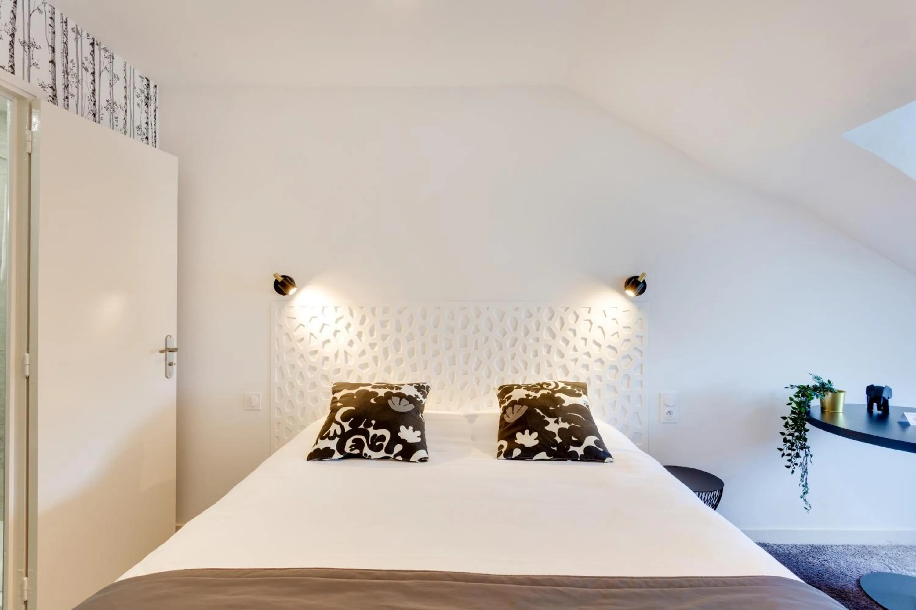 Photo of the whole room, Bed in Brit Hotel le Cygne