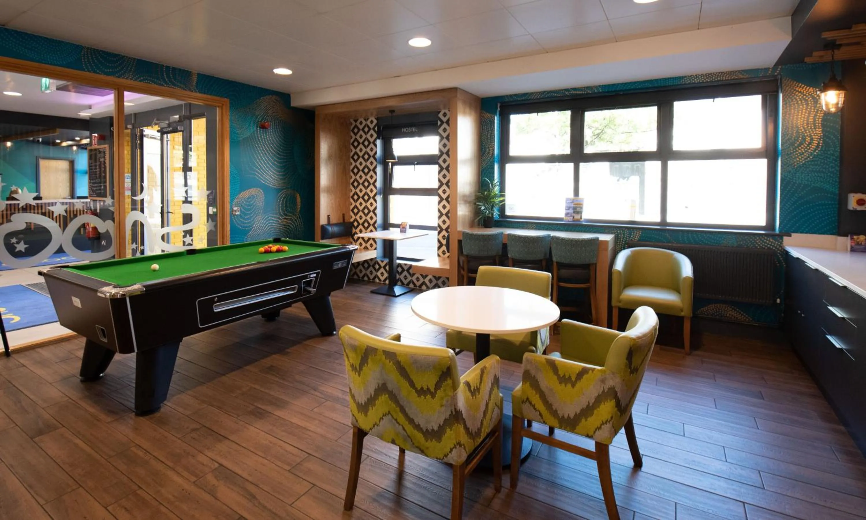 Communal lounge/ TV room in Snoozles Galway City Centre