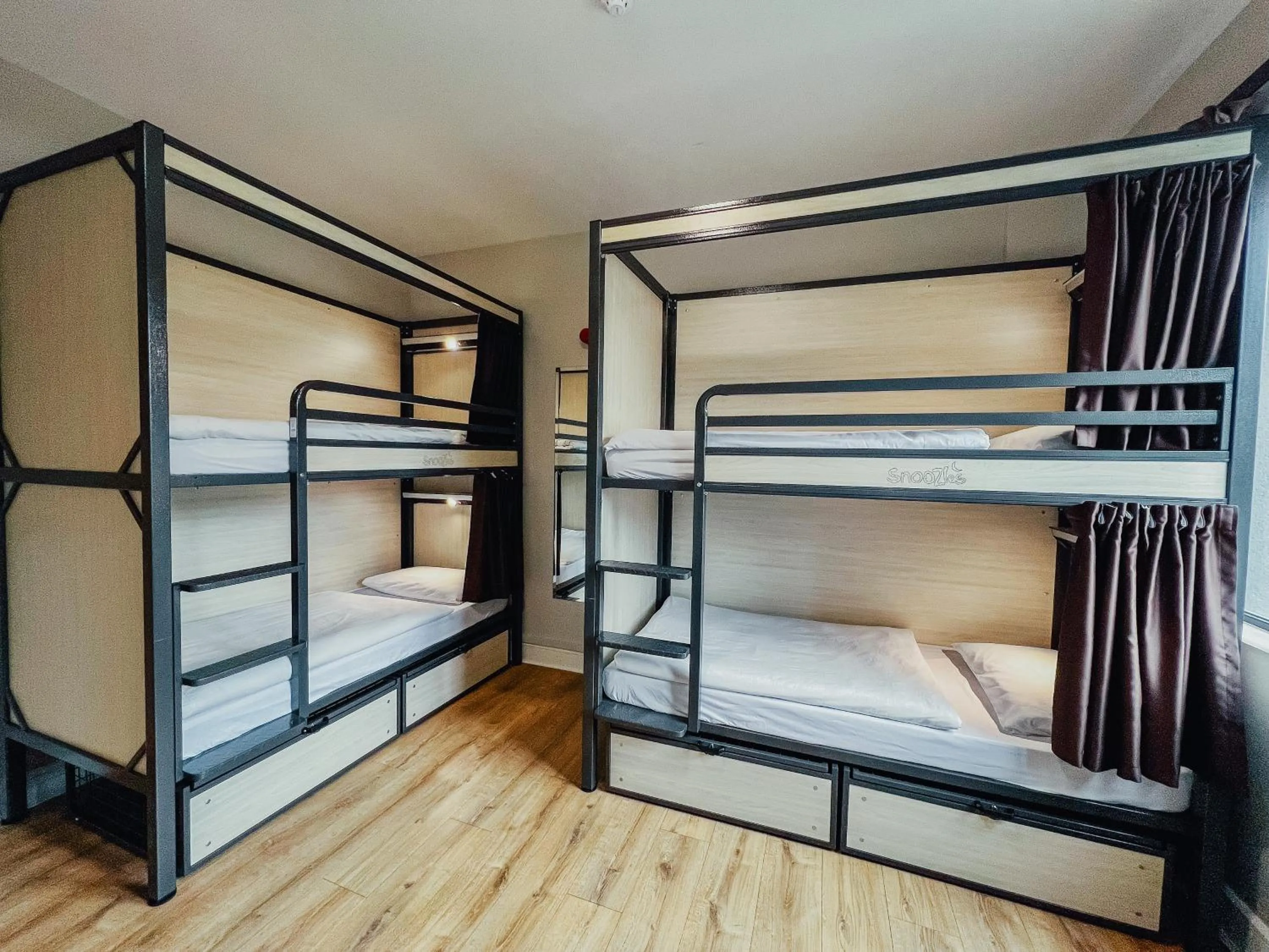 Bedroom, Bed in Snoozles Galway City Centre