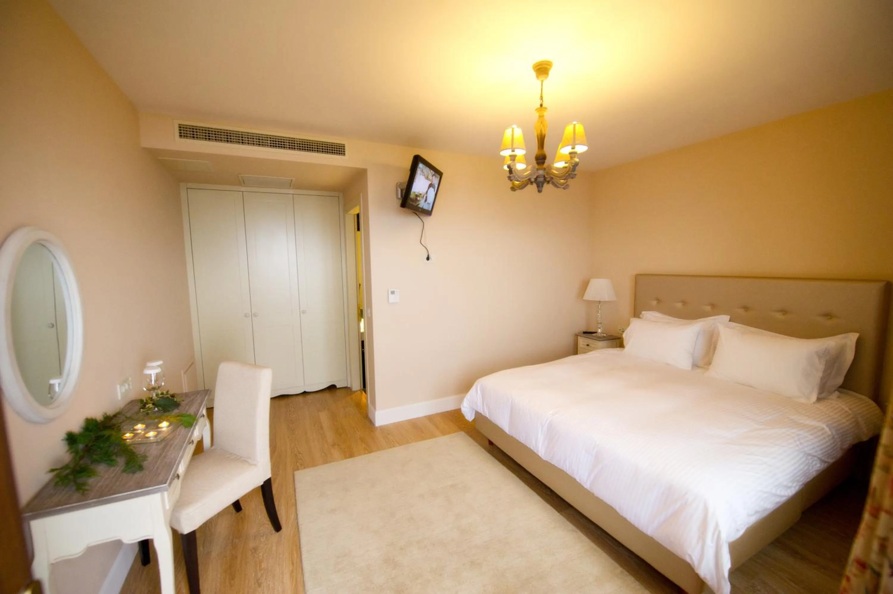 Photo of the whole room, Bed in Mir Boutique Hotel