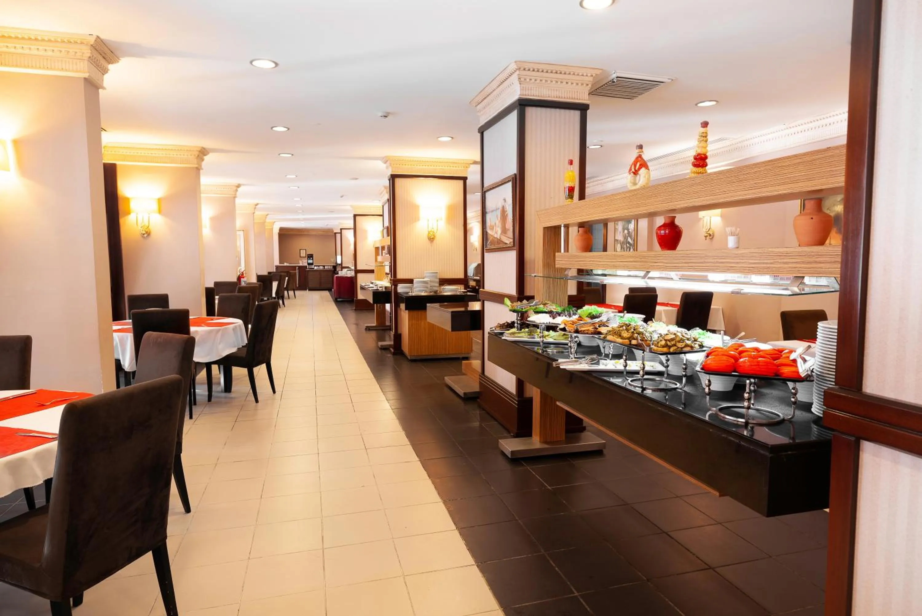 Restaurant/places to eat in X Life Hotel Sarıgerme 15 - Adult Hotel