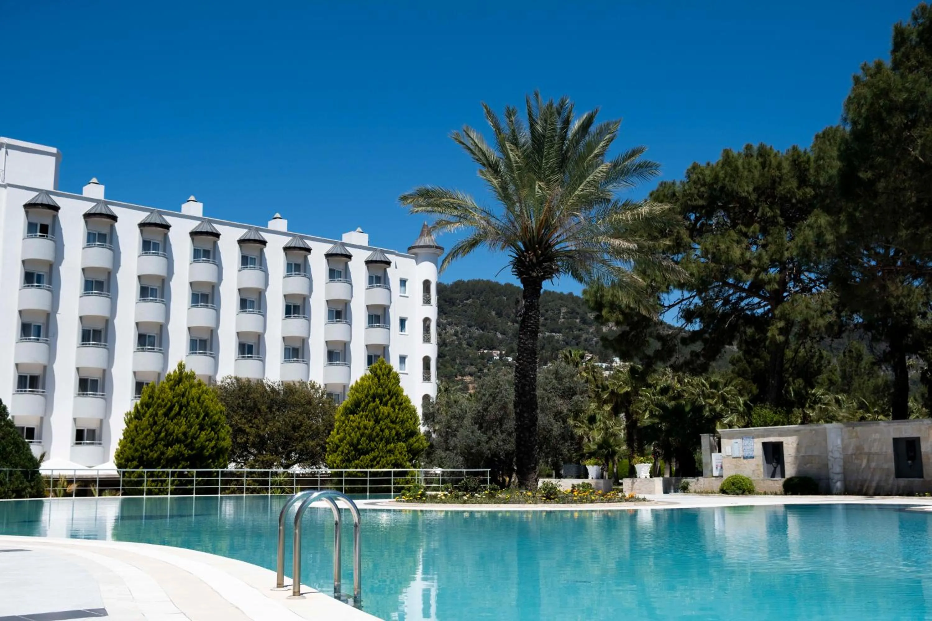 Swimming pool in X Life Hotel Sarıgerme 15 - Adult Hotel