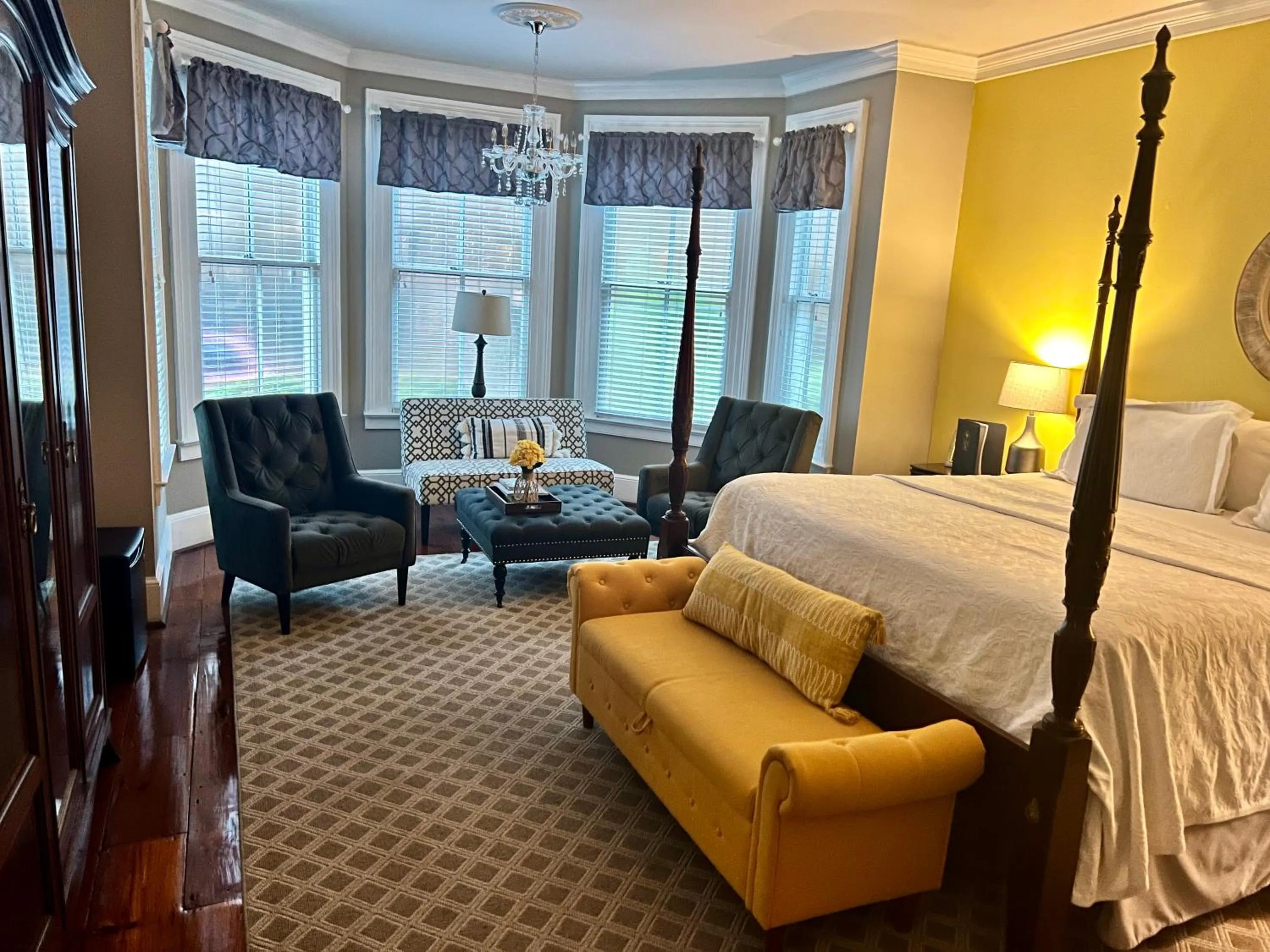 Bed in Barksdale House Inn