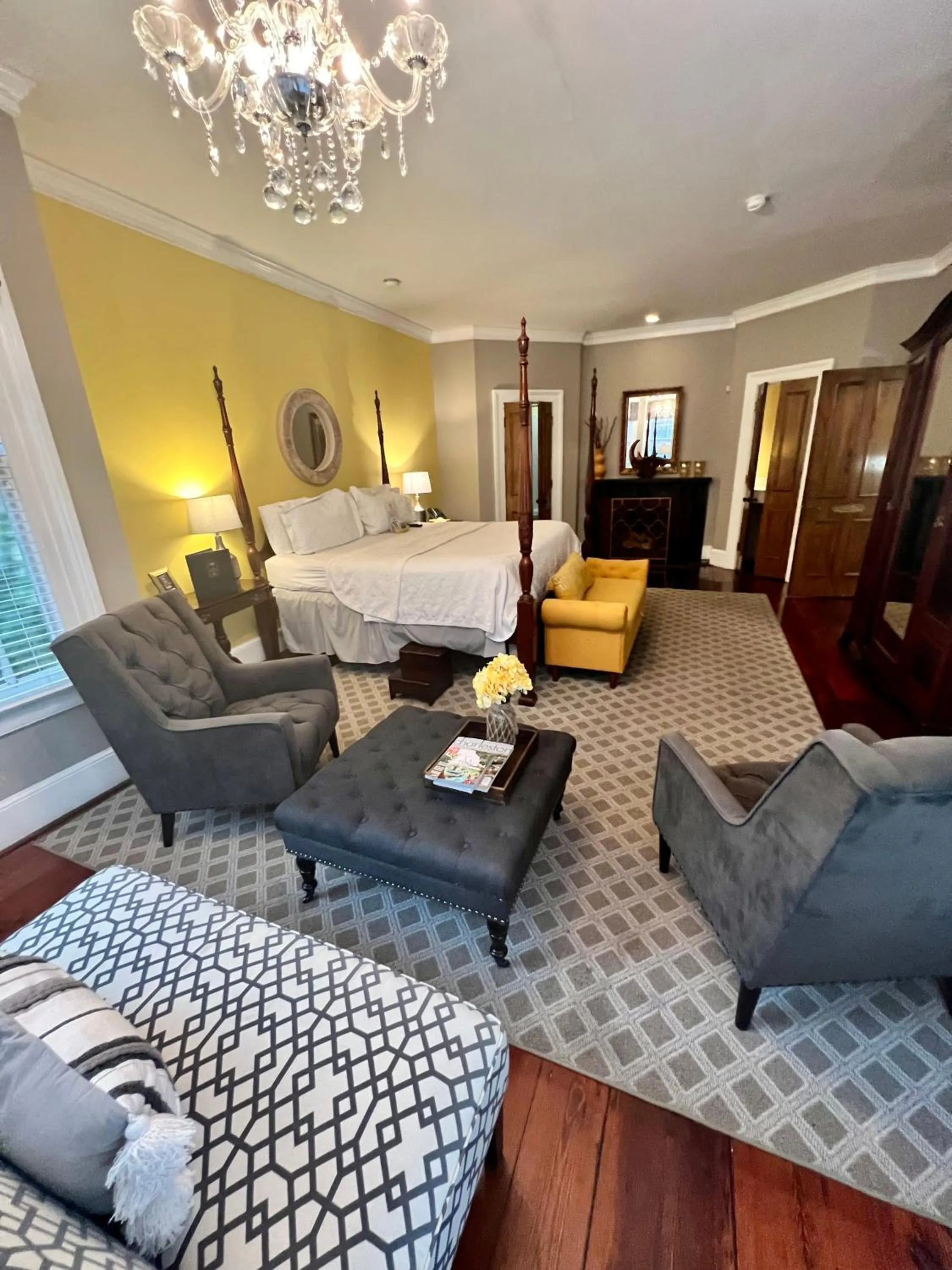 Bed in Barksdale House Inn