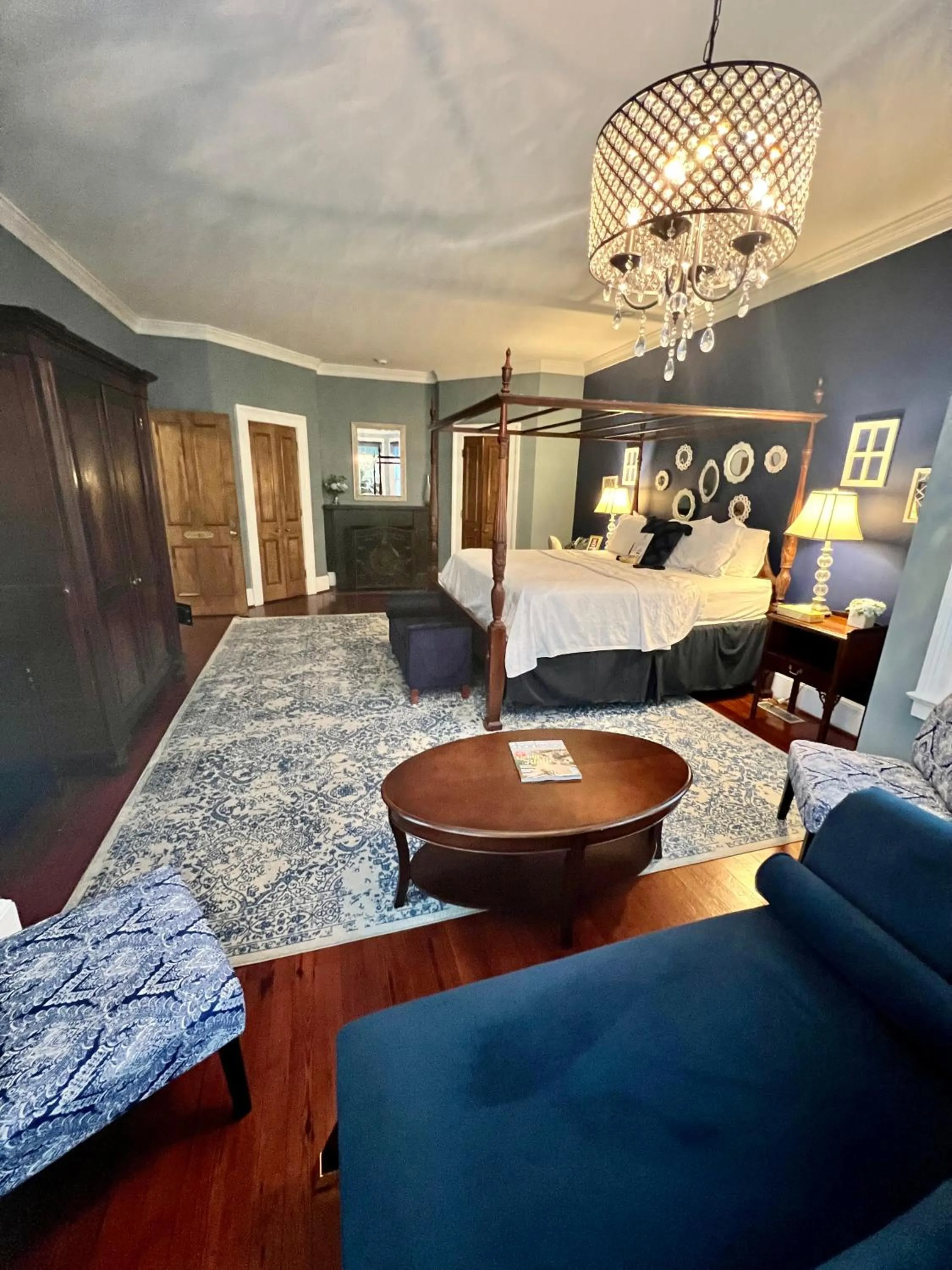 Bed in Barksdale House Inn