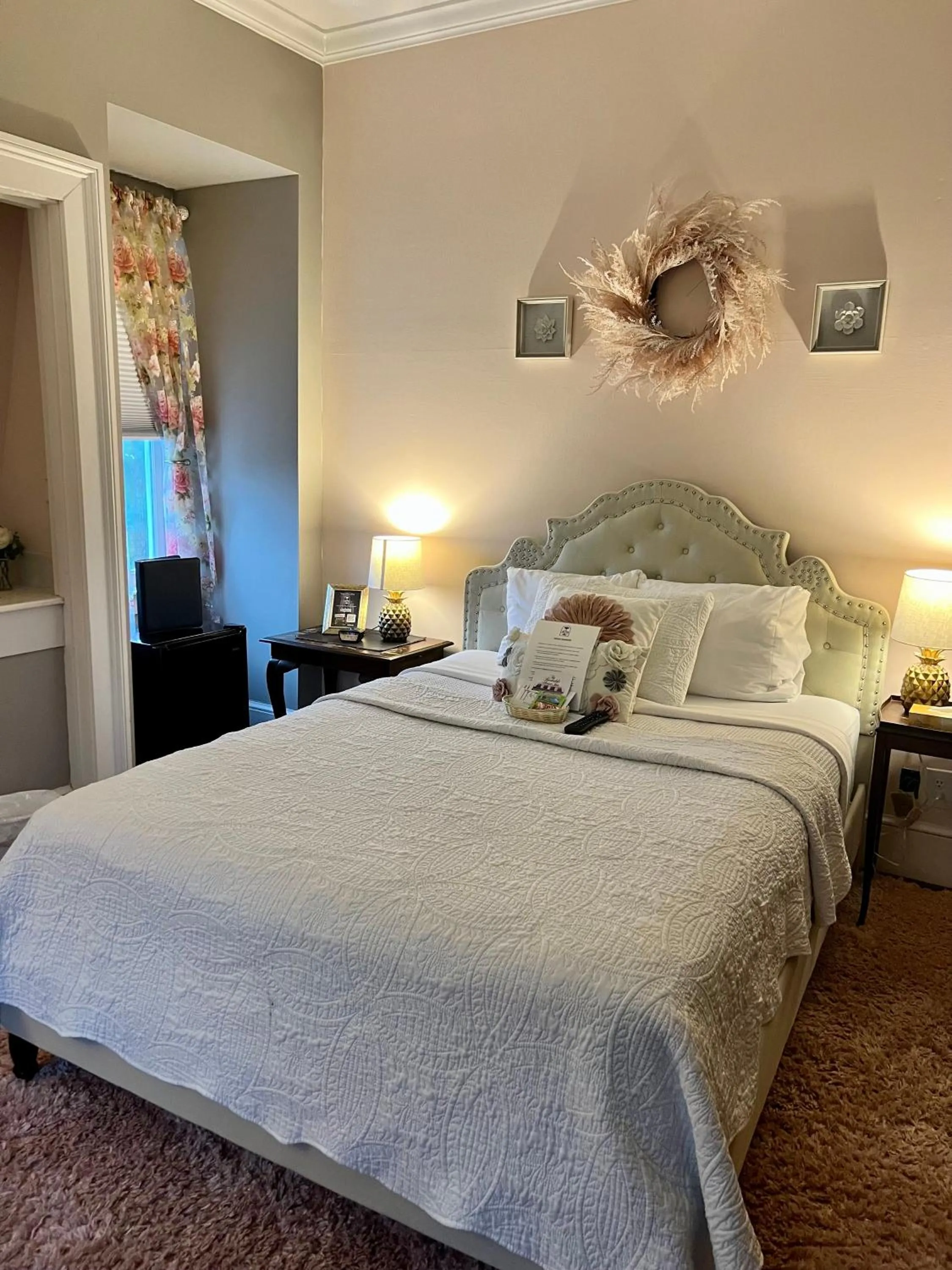 Bed in Barksdale House Inn