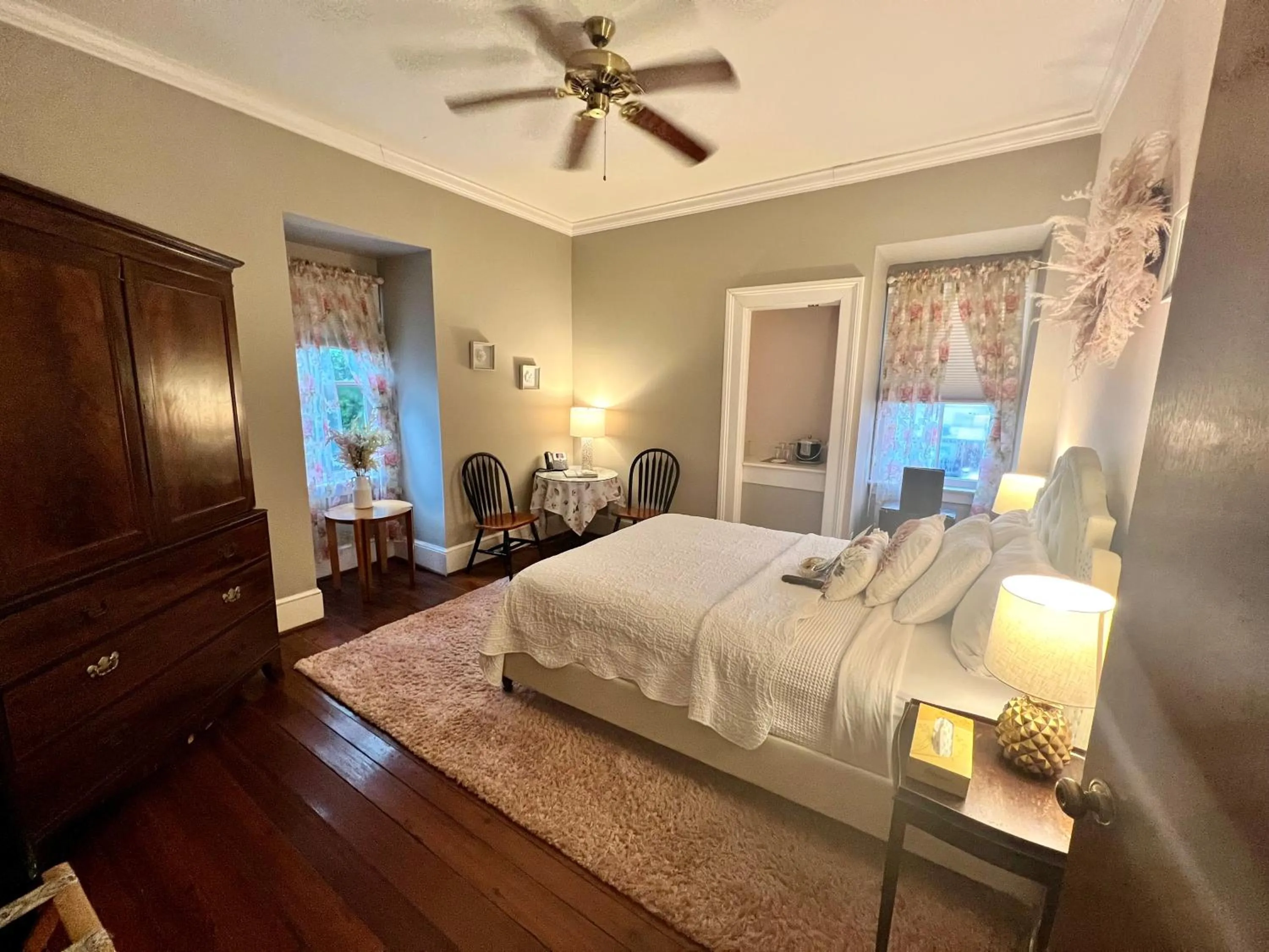 Bed in Barksdale House Inn