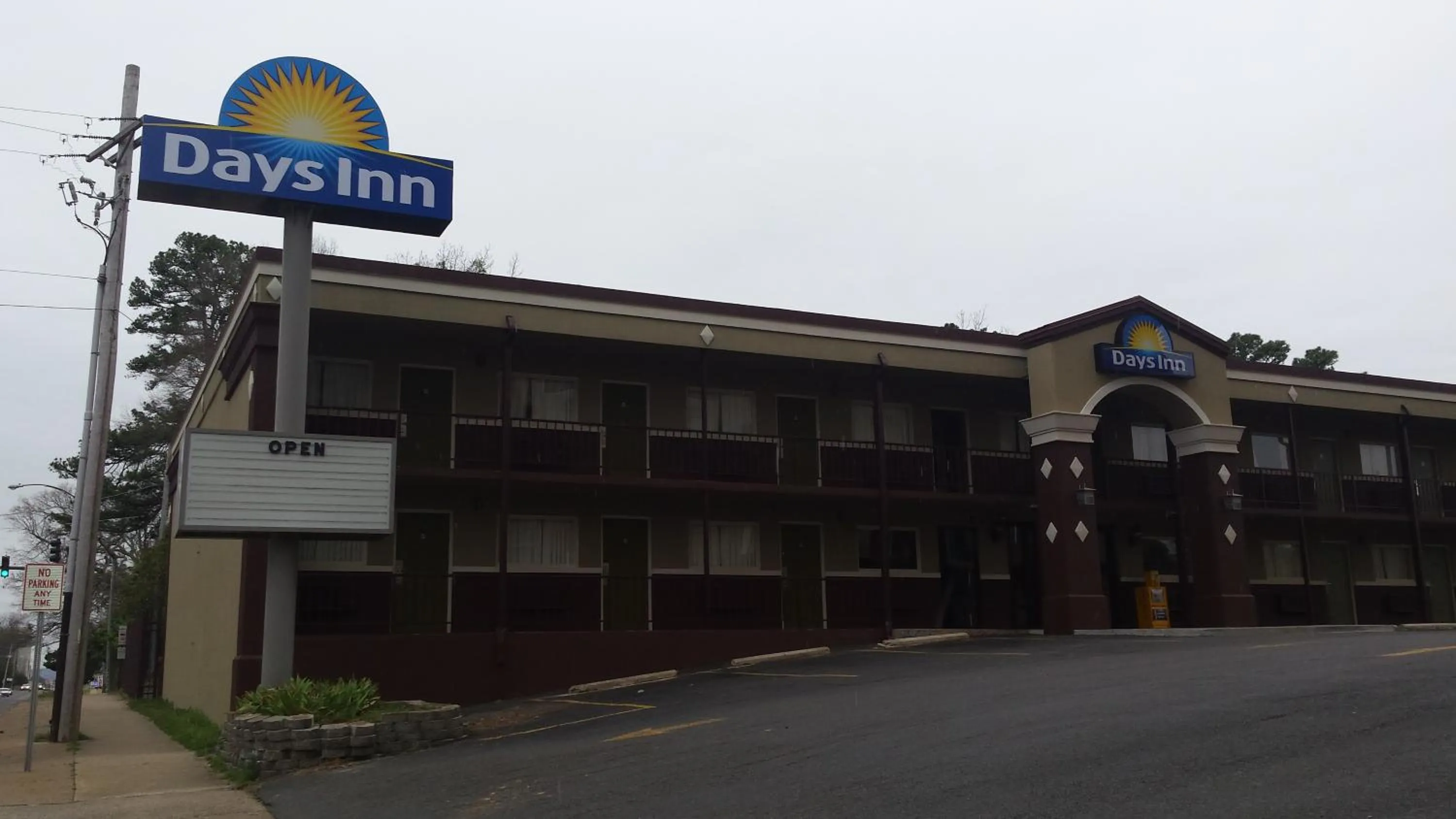 Facade/entrance, Property Building in Days Inn by Wyndham Hot Springs