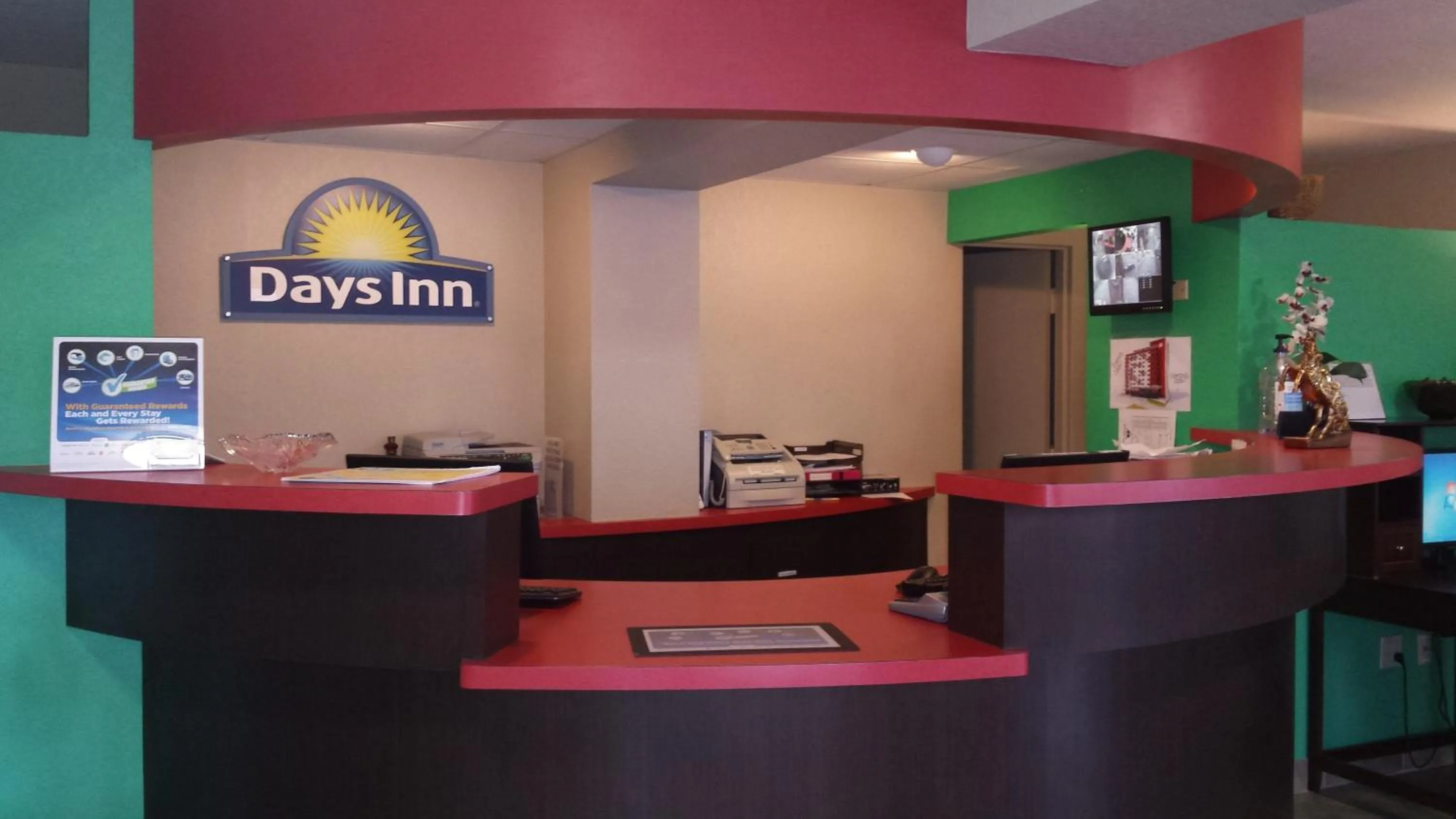 Lobby or reception, Lobby/Reception in Days Inn by Wyndham Hot Springs