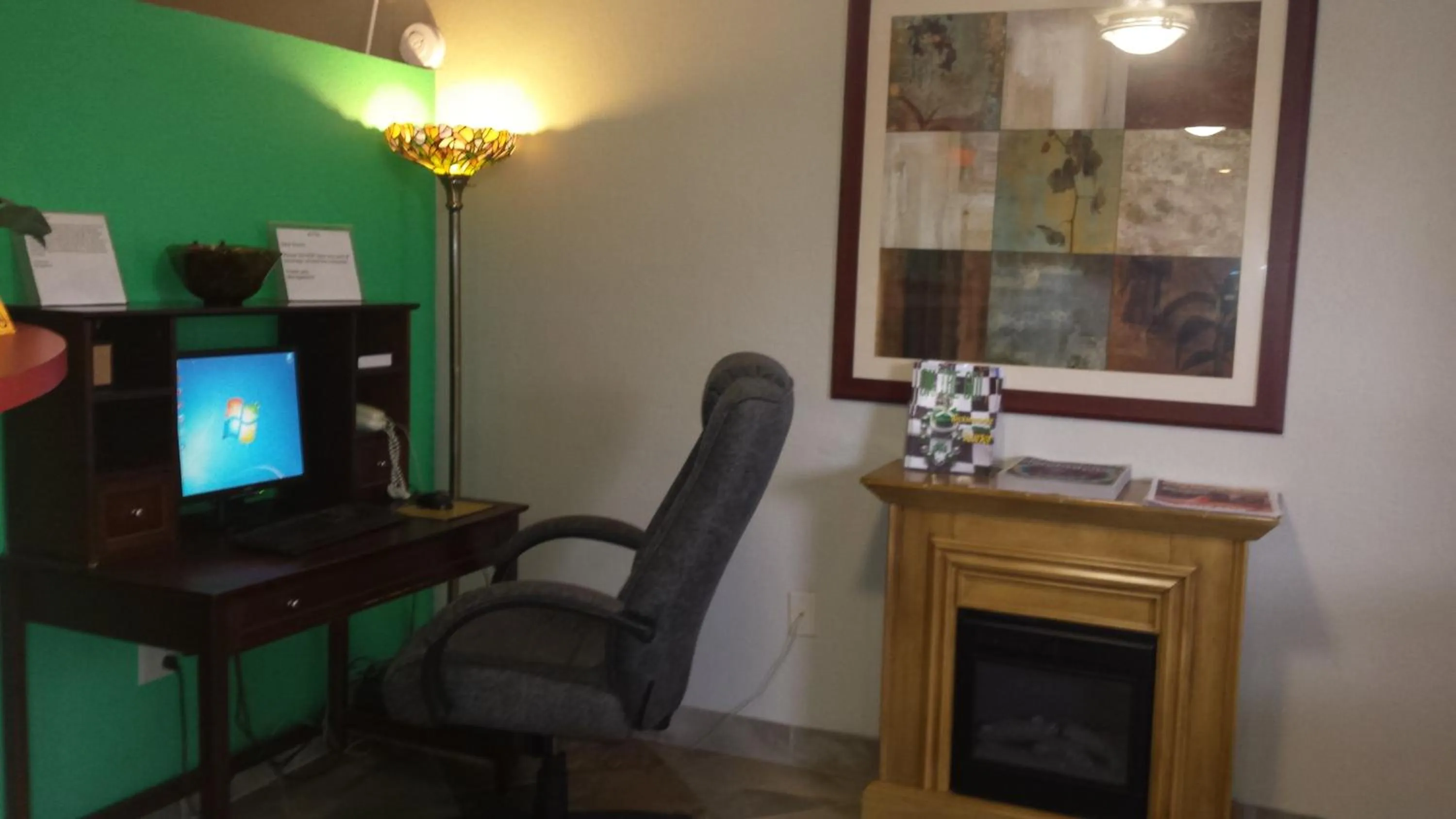 Business facilities, TV/Entertainment Center in Days Inn by Wyndham Hot Springs