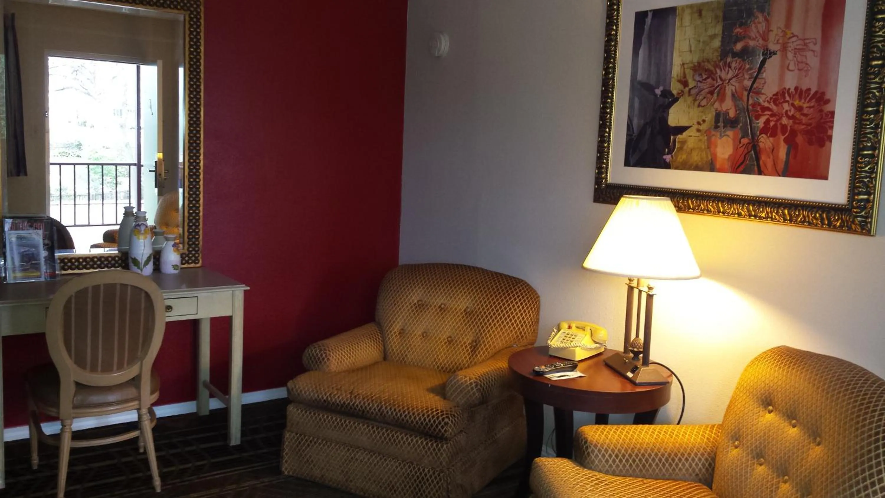 Seating Area in Days Inn by Wyndham Hot Springs