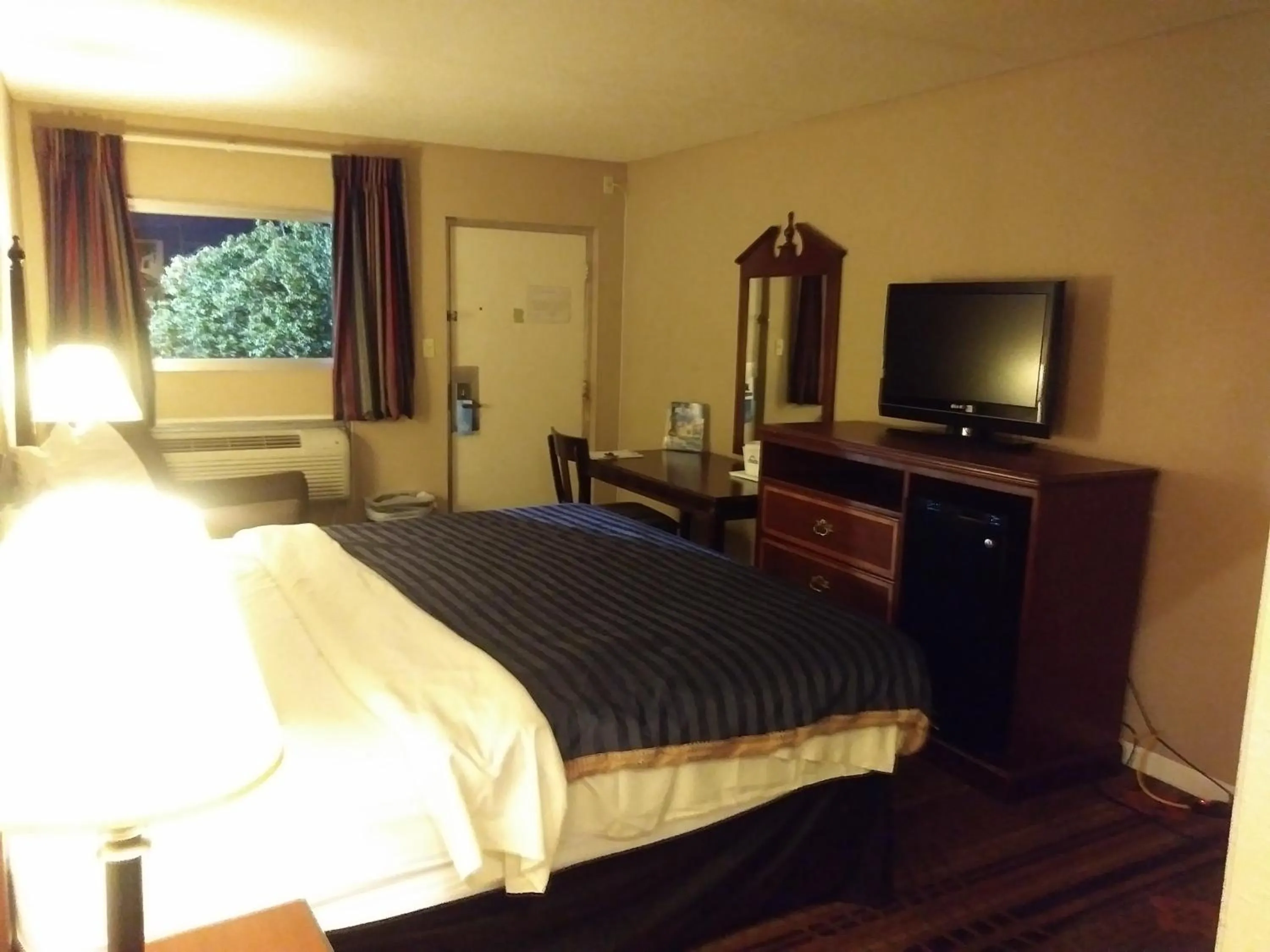 TV/Entertainment Center in Days Inn by Wyndham Hot Springs