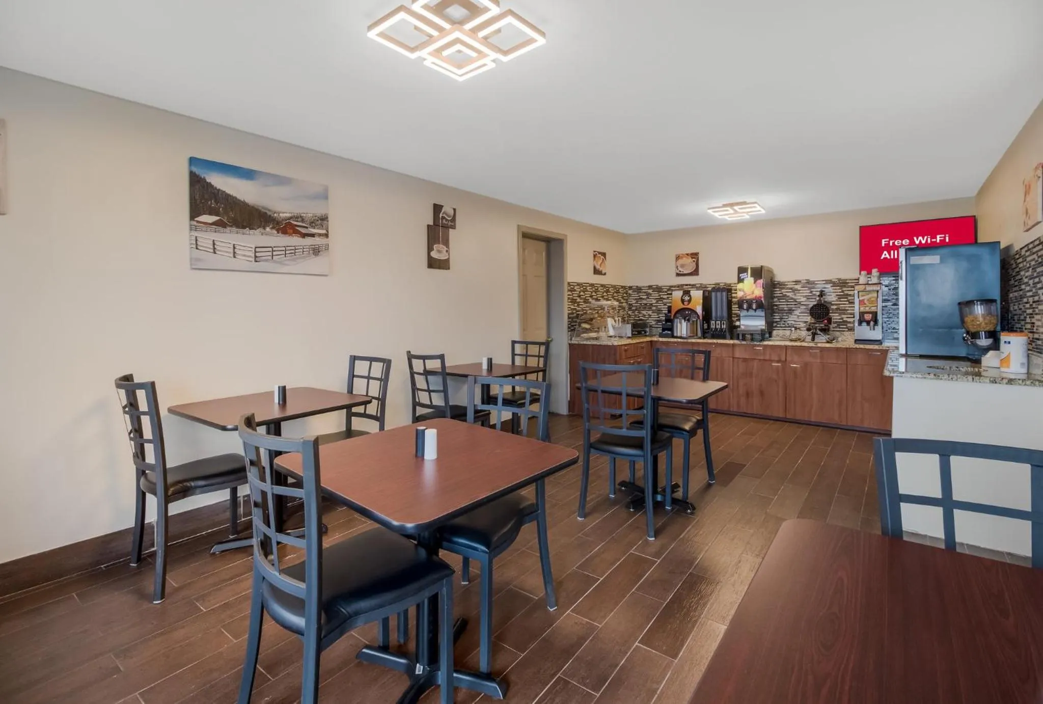 Breakfast in Red Roof Inn & Suites Jackson, TN