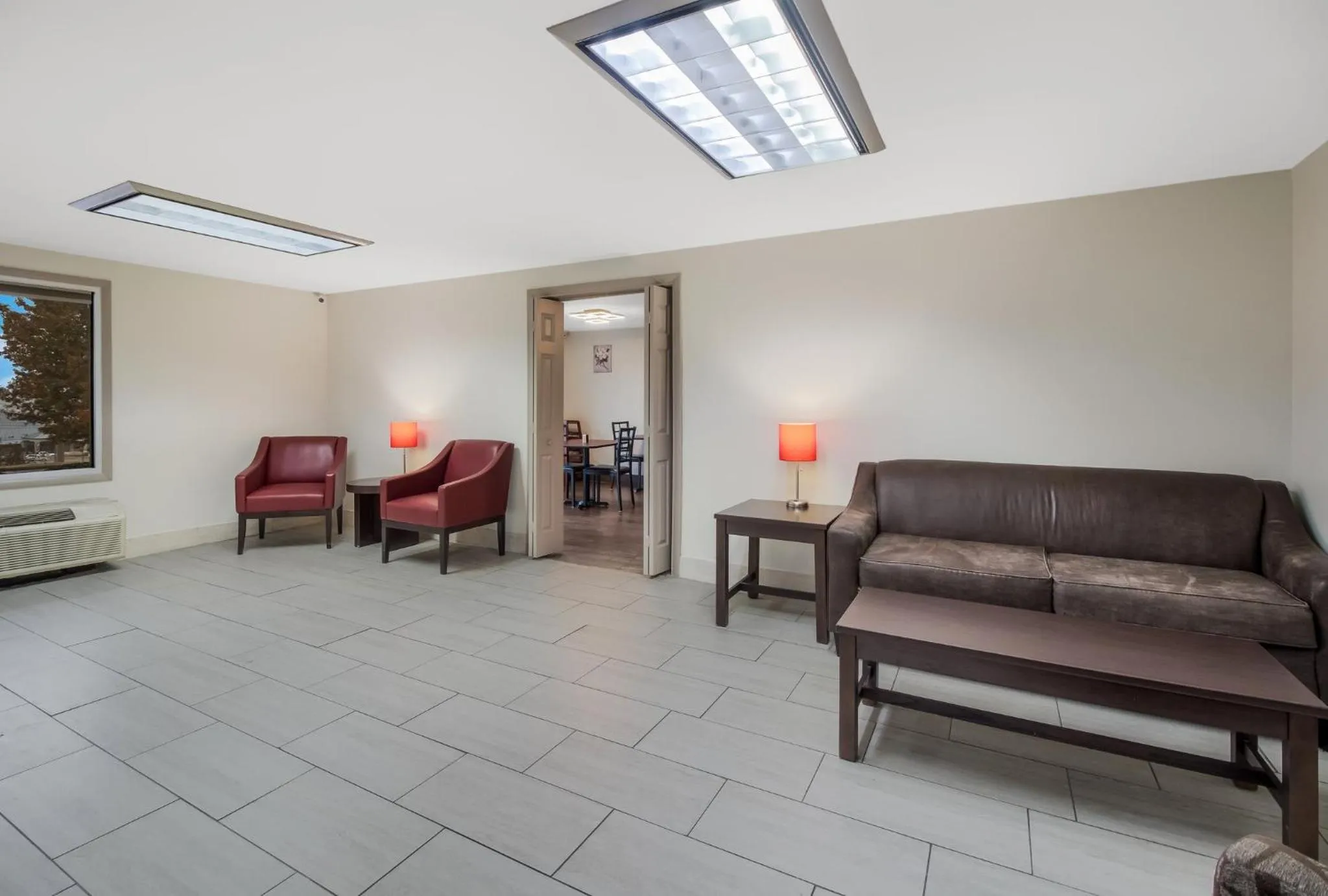 Lobby or reception in Red Roof Inn & Suites Jackson, TN