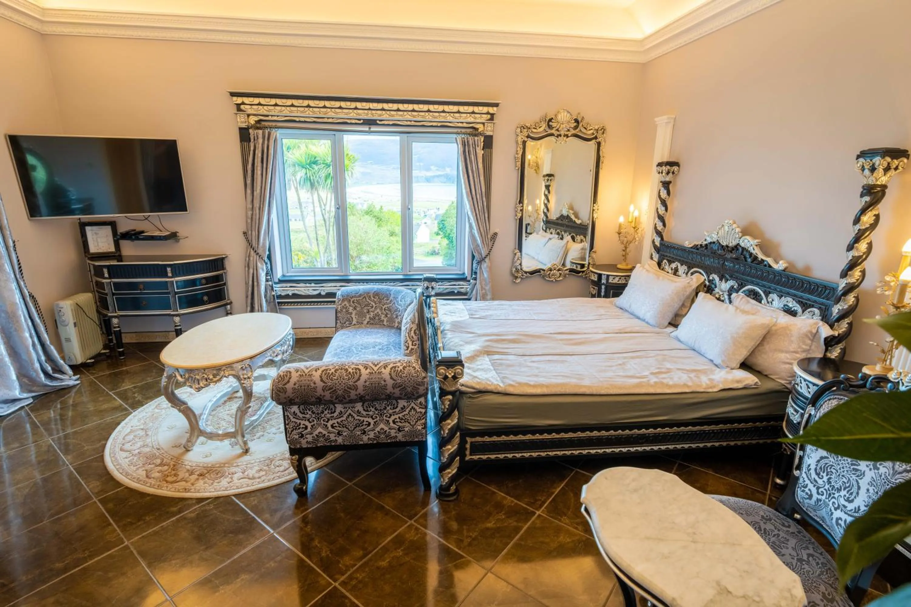 Bedroom, Bed in Ferndale Luxury Boutique Bed & Breakfast