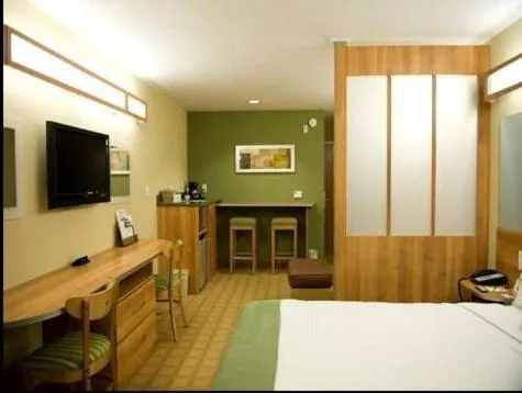 Bed in Microtel Inn & Suites by Wyndham Saraland