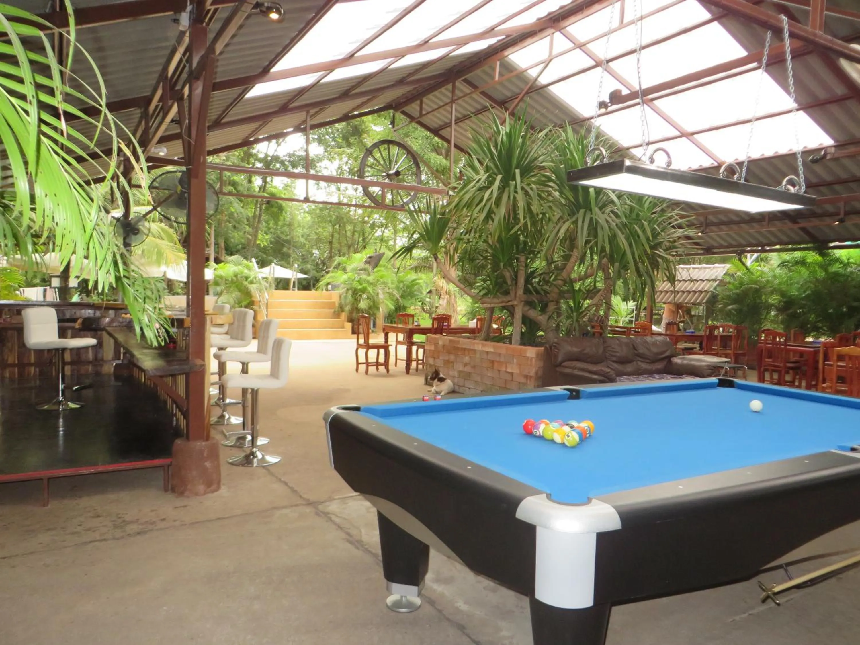 Restaurant/places to eat in Isaan Perazim Park