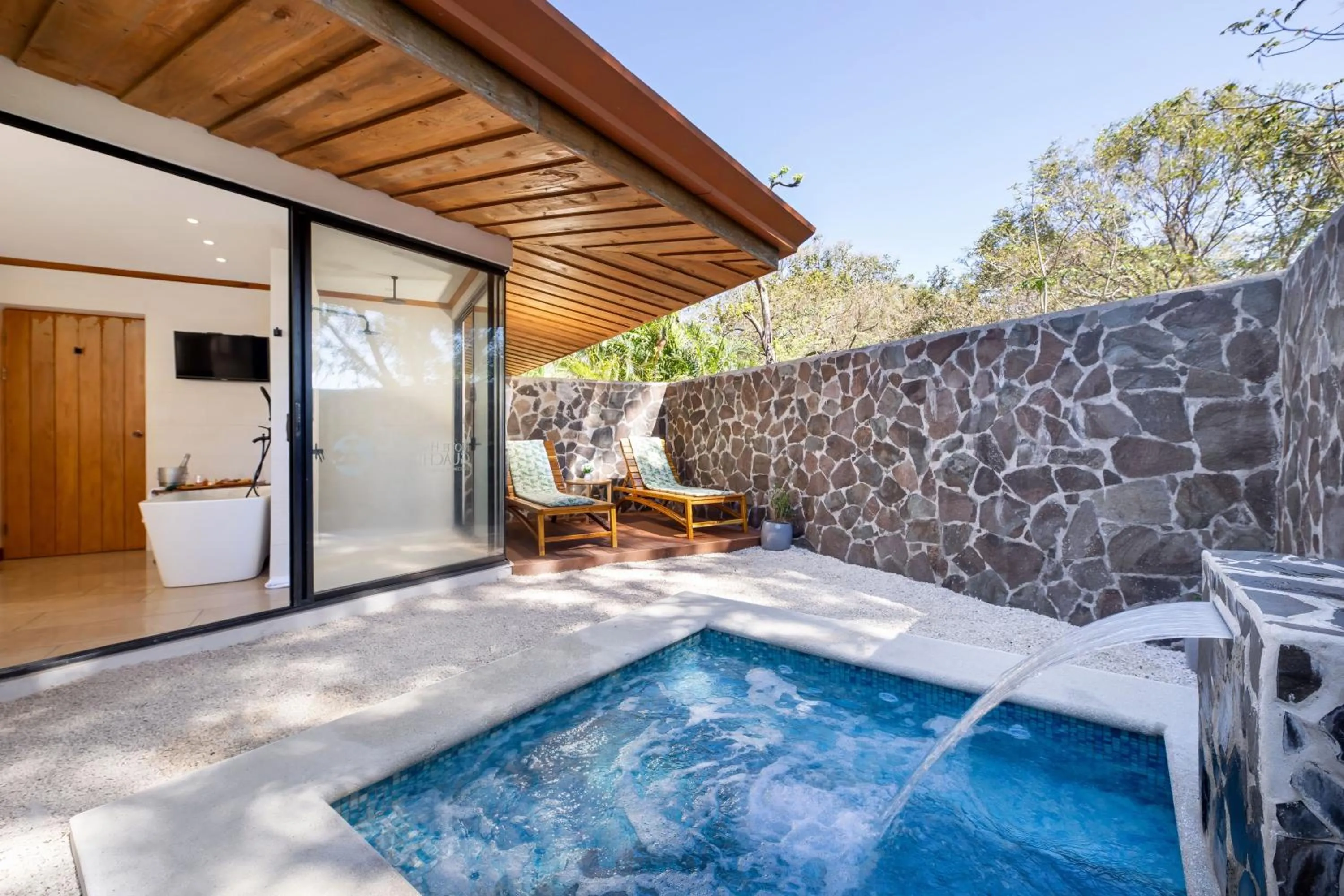 Swimming pool in Hacienda Guachipelin Volcano Ranch Hotel & Hot Springs