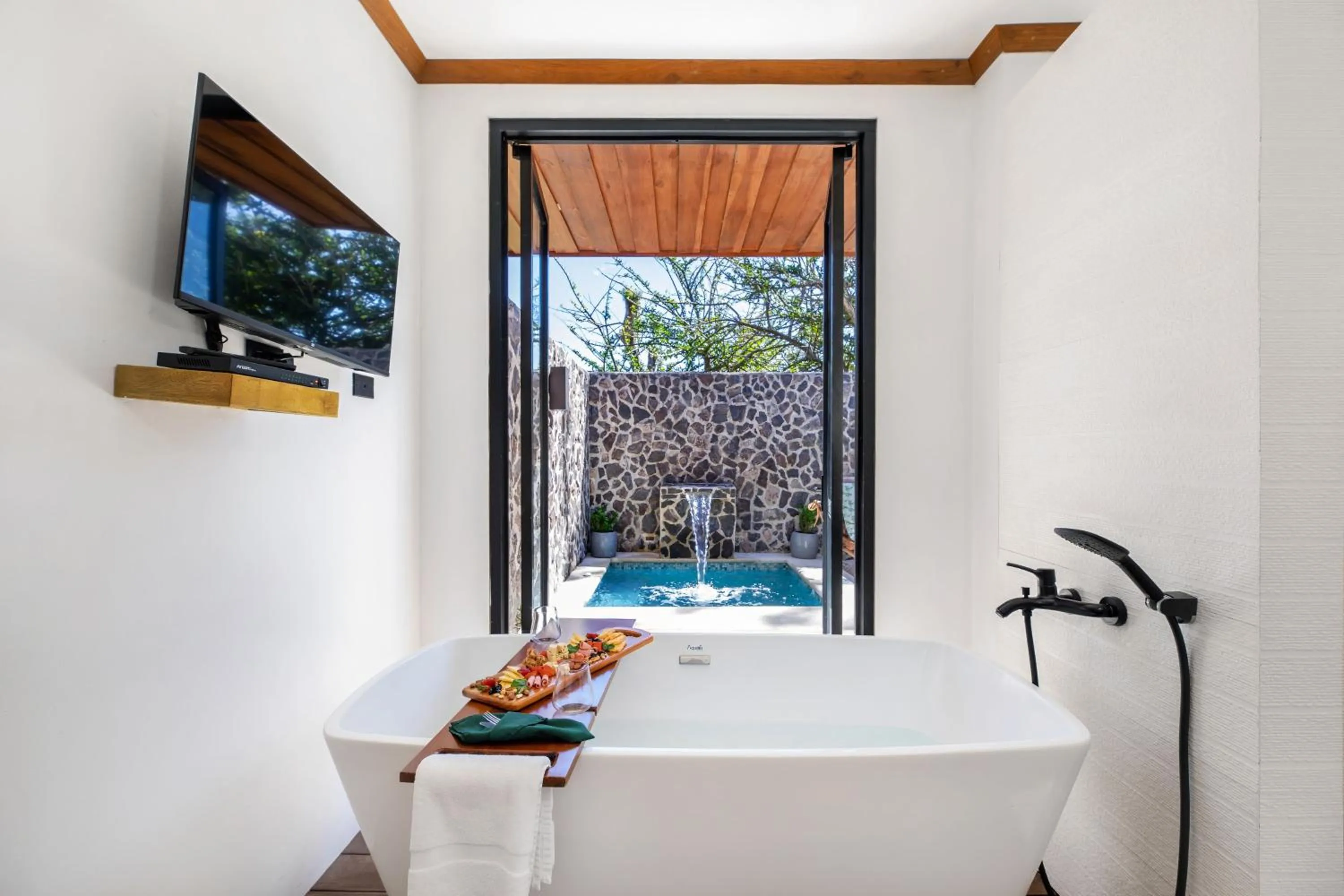 Bathroom in Hacienda Guachipelin Volcano Ranch Hotel & Hot Springs