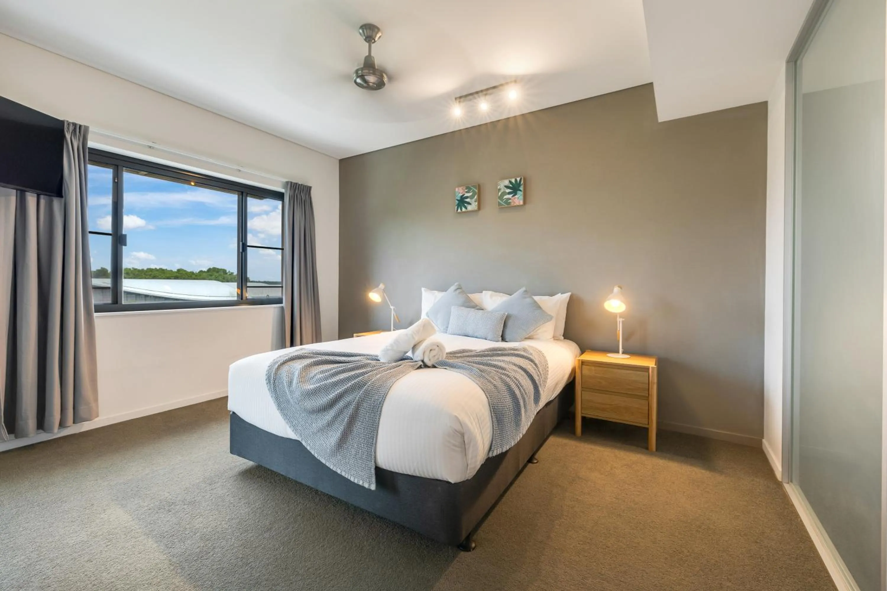 Bedroom, Bed in Darwin Waterfront Short Stay Apartments