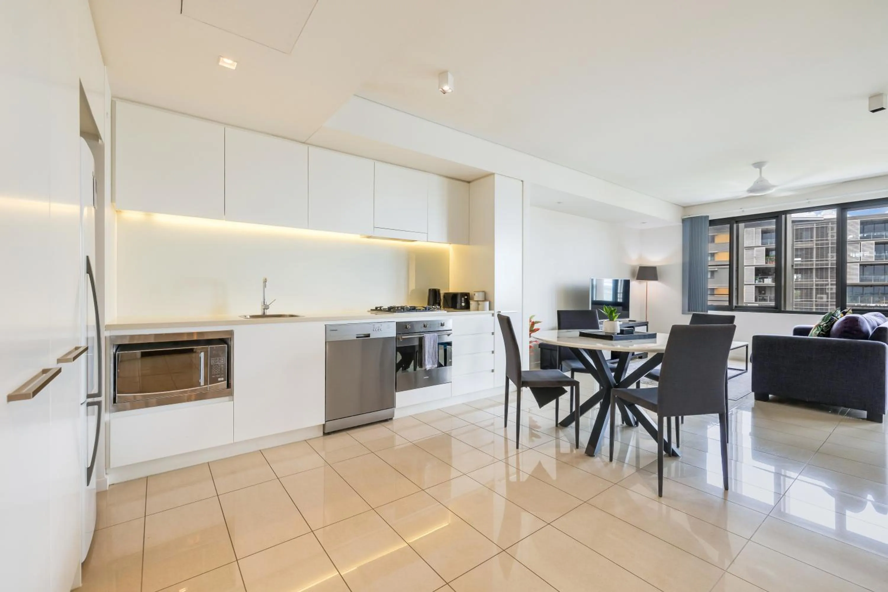 Kitchen or kitchenette in Darwin Waterfront Short Stay Apartments
