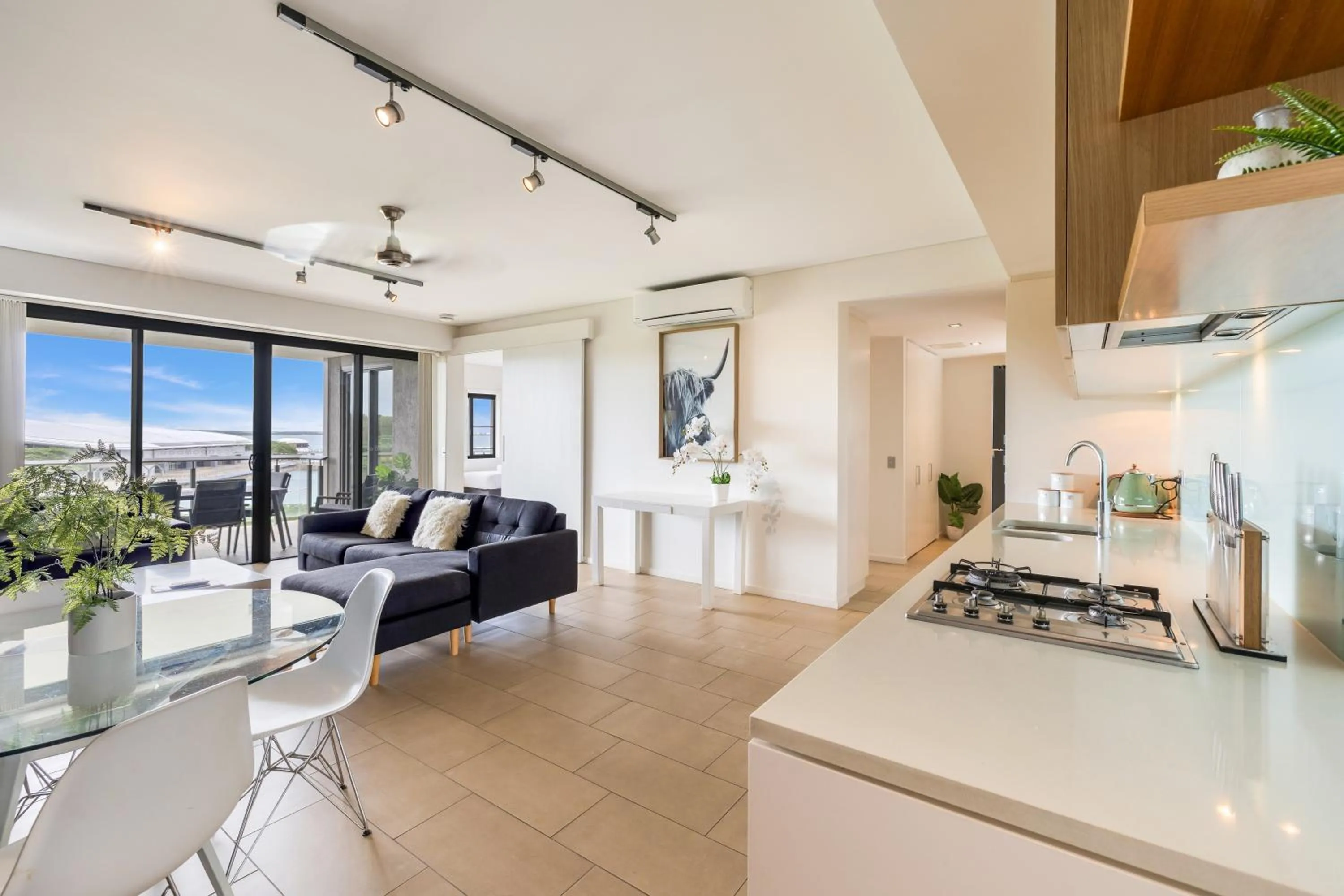 Kitchen or kitchenette in Darwin Waterfront Short Stay Apartments