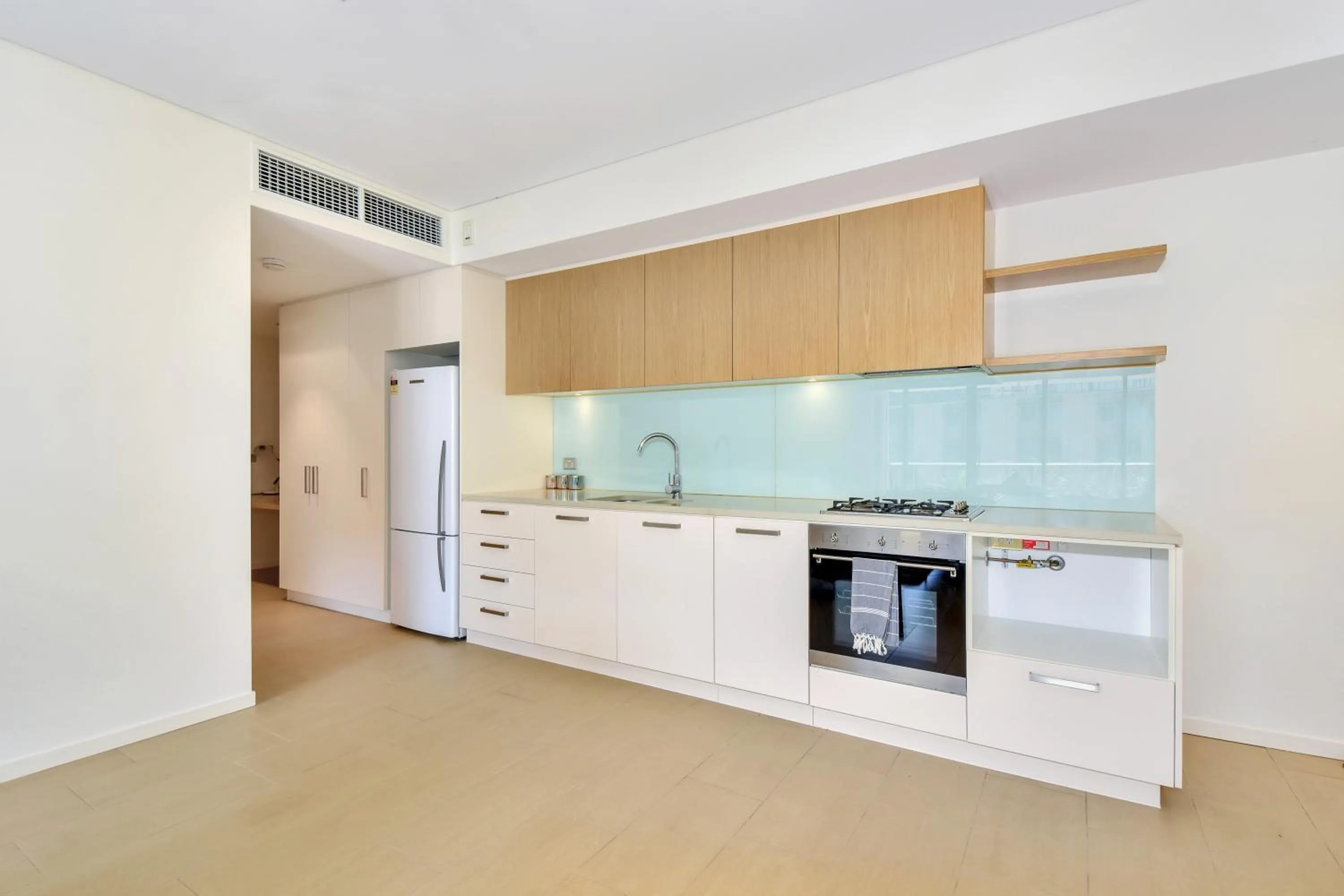 Kitchen or kitchenette in Darwin Waterfront Short Stay Apartments