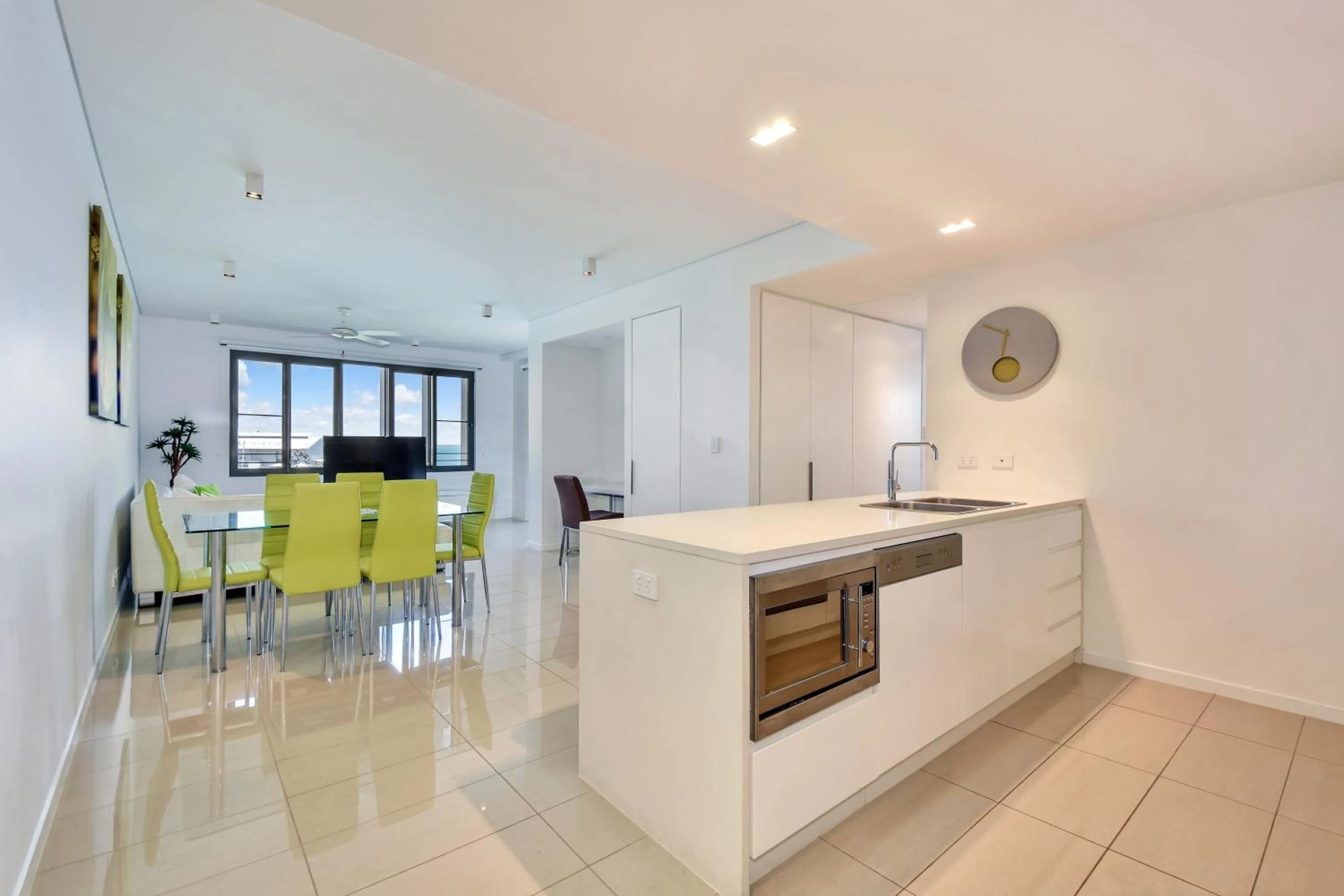 Kitchen or kitchenette in Darwin Waterfront Short Stay Apartments