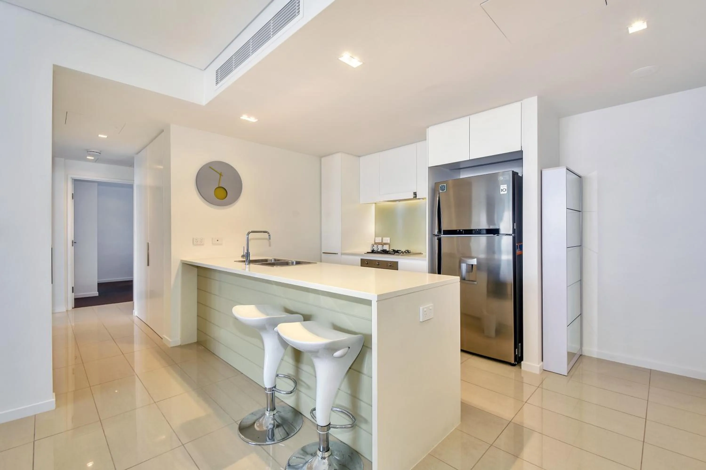 Kitchen or kitchenette in Darwin Waterfront Short Stay Apartments