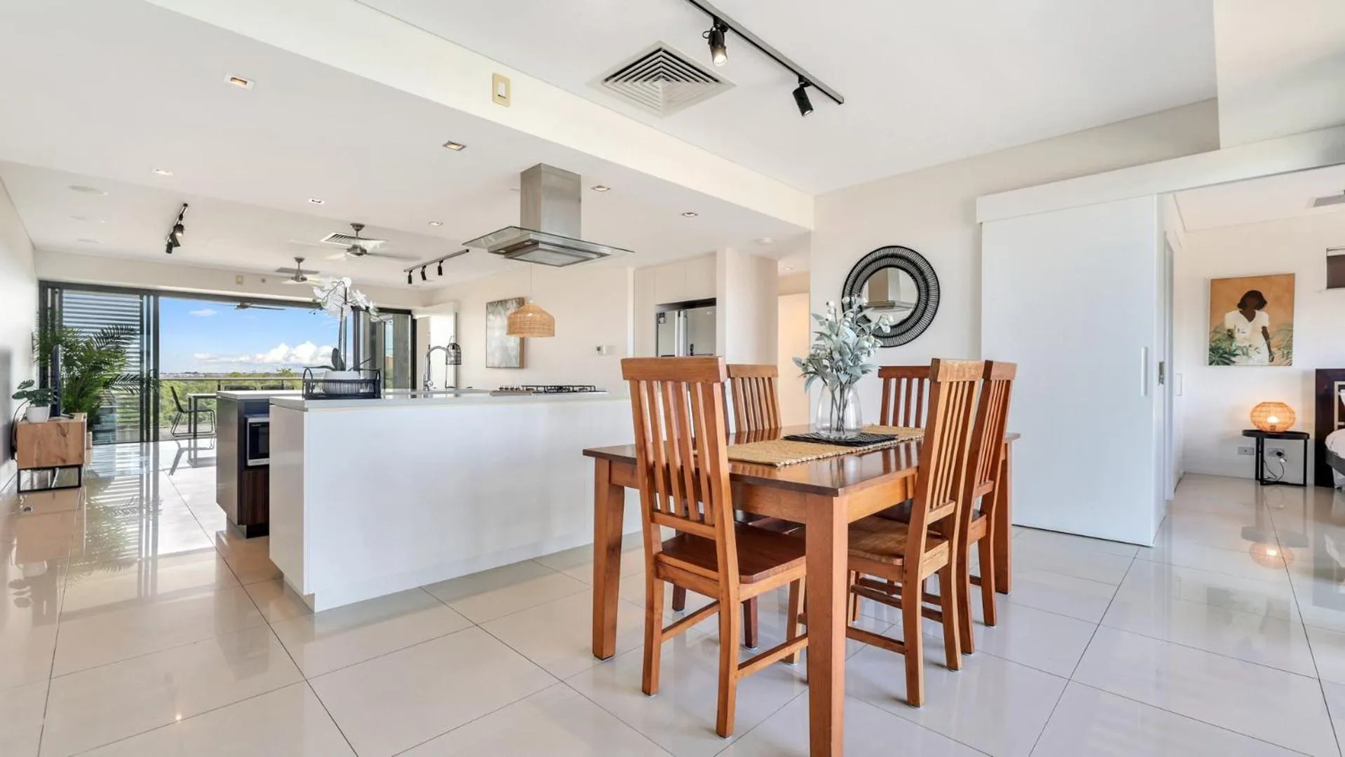 Kitchen or kitchenette in Darwin Waterfront Short Stay Apartments