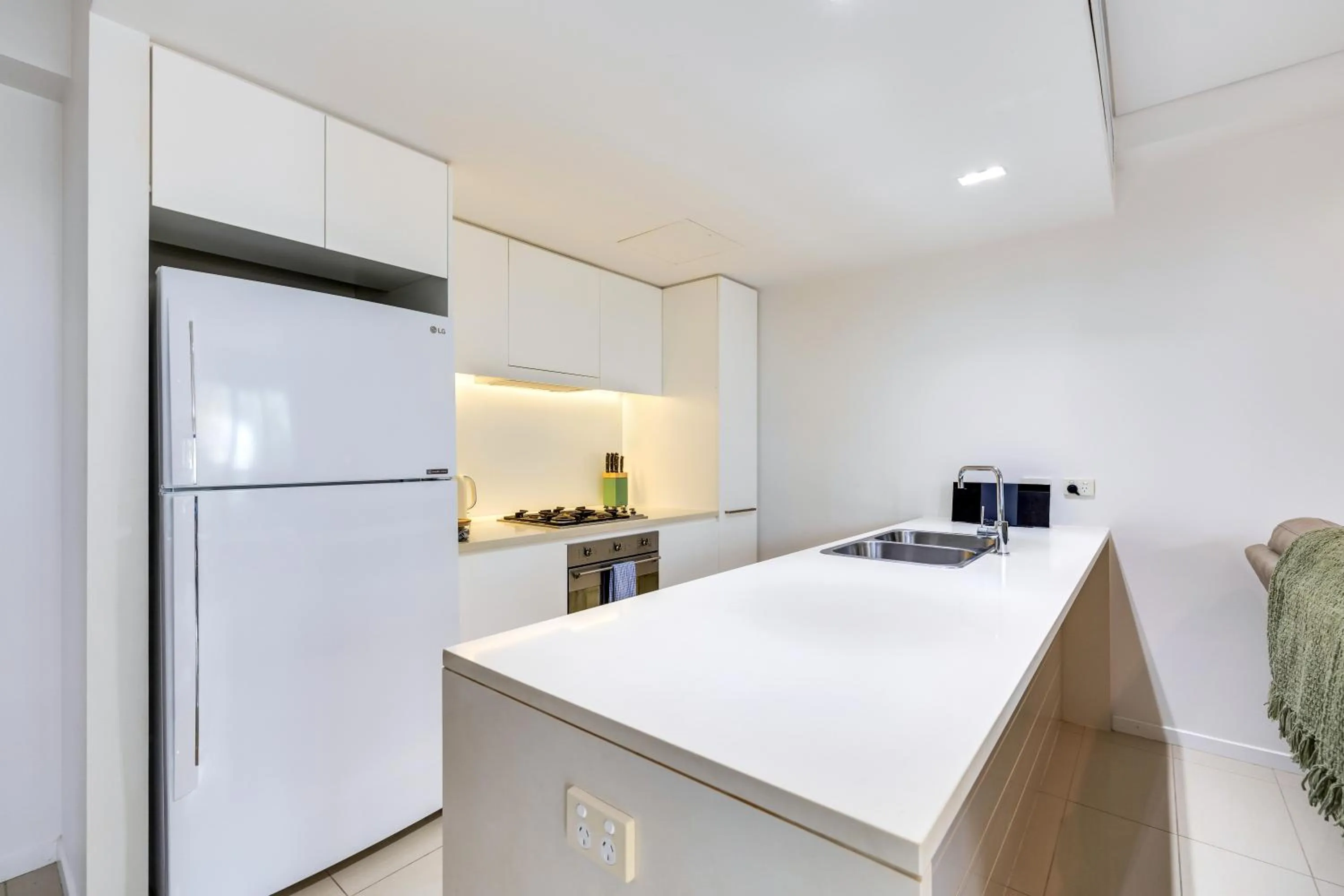 Kitchen or kitchenette in Darwin Waterfront Short Stay Apartments