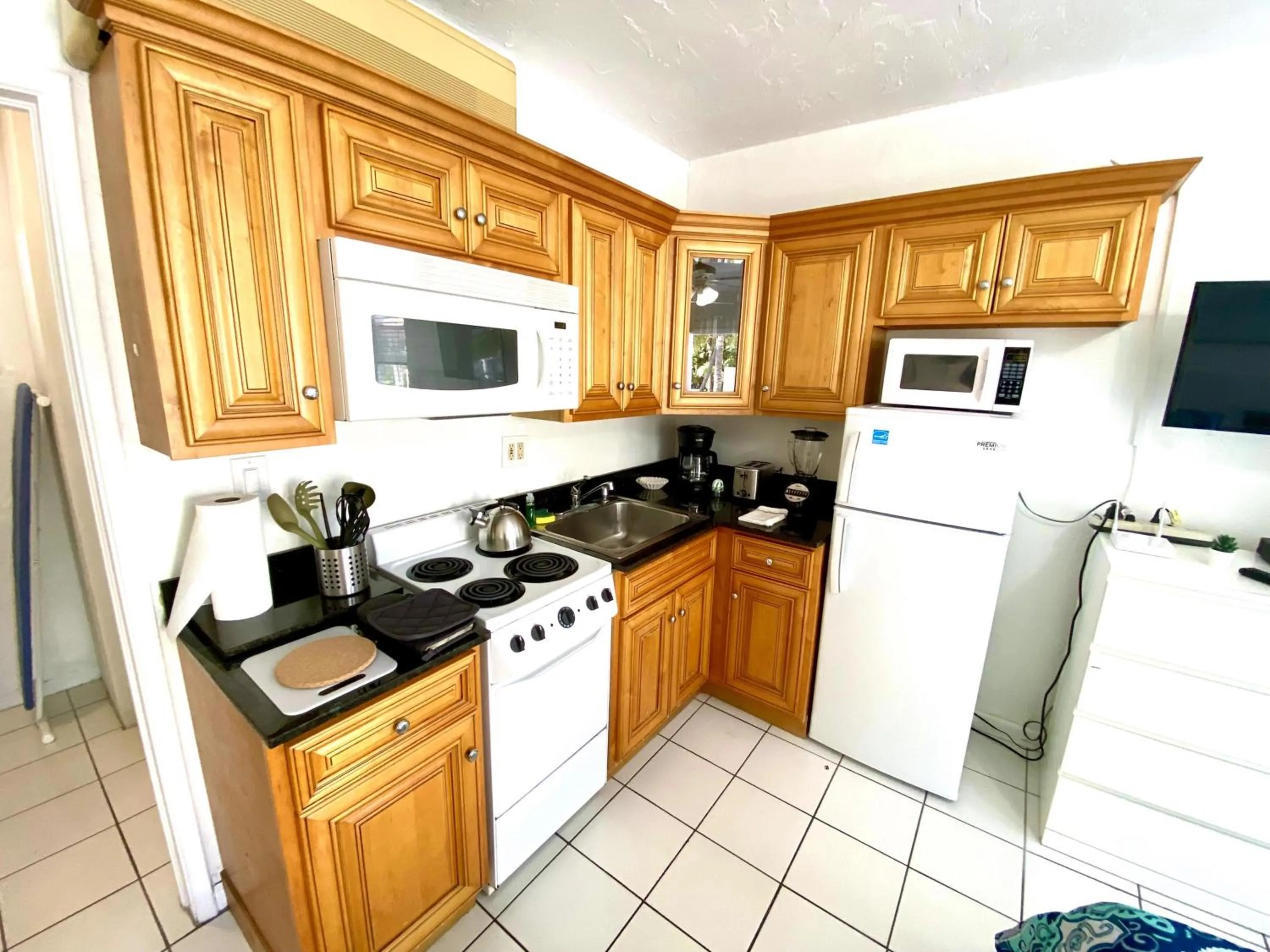 Property building in Southwinds Inn by The Gold Nests