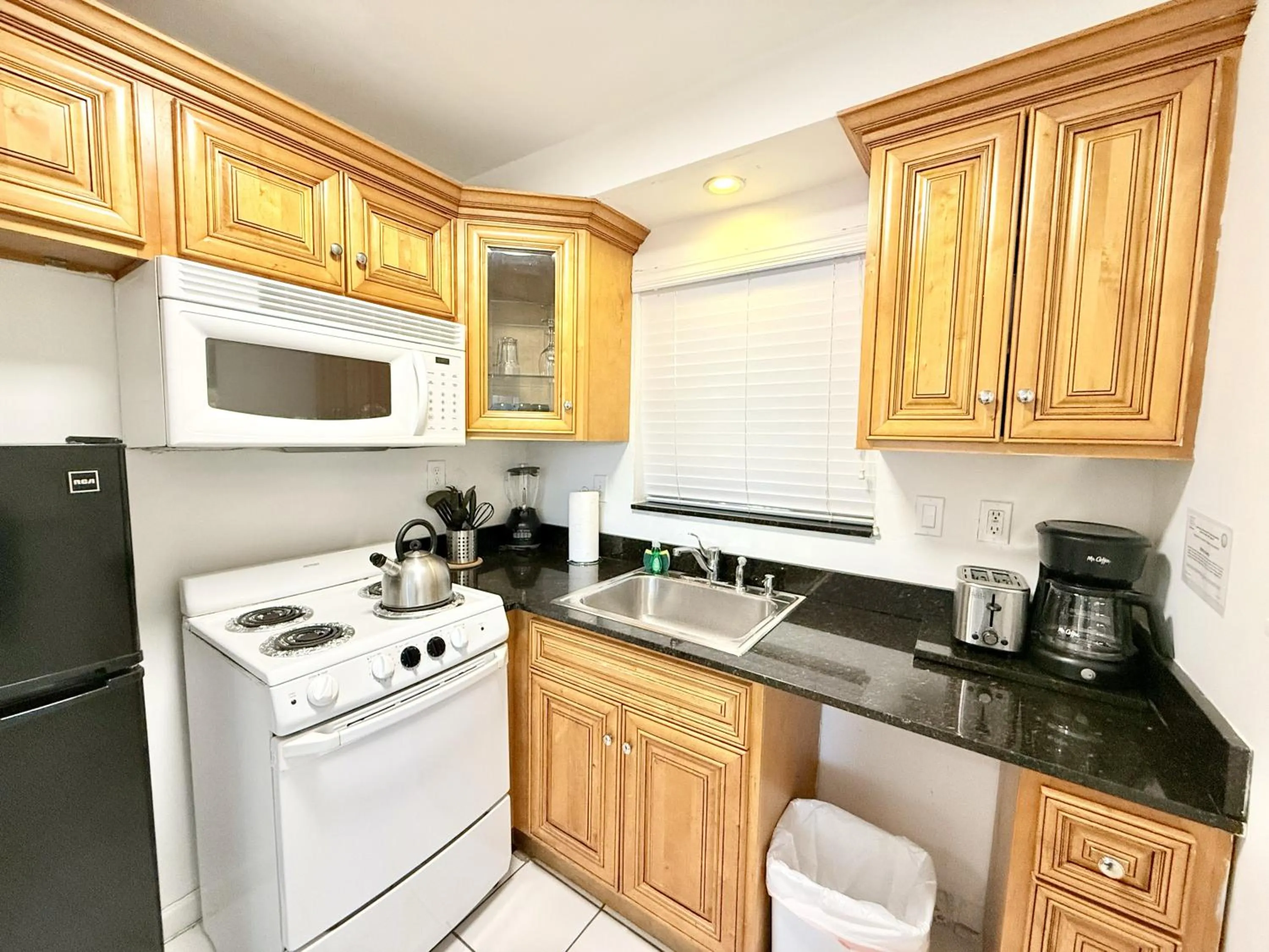 Coffee/tea facilities in Southwinds Inn by The Gold Nests