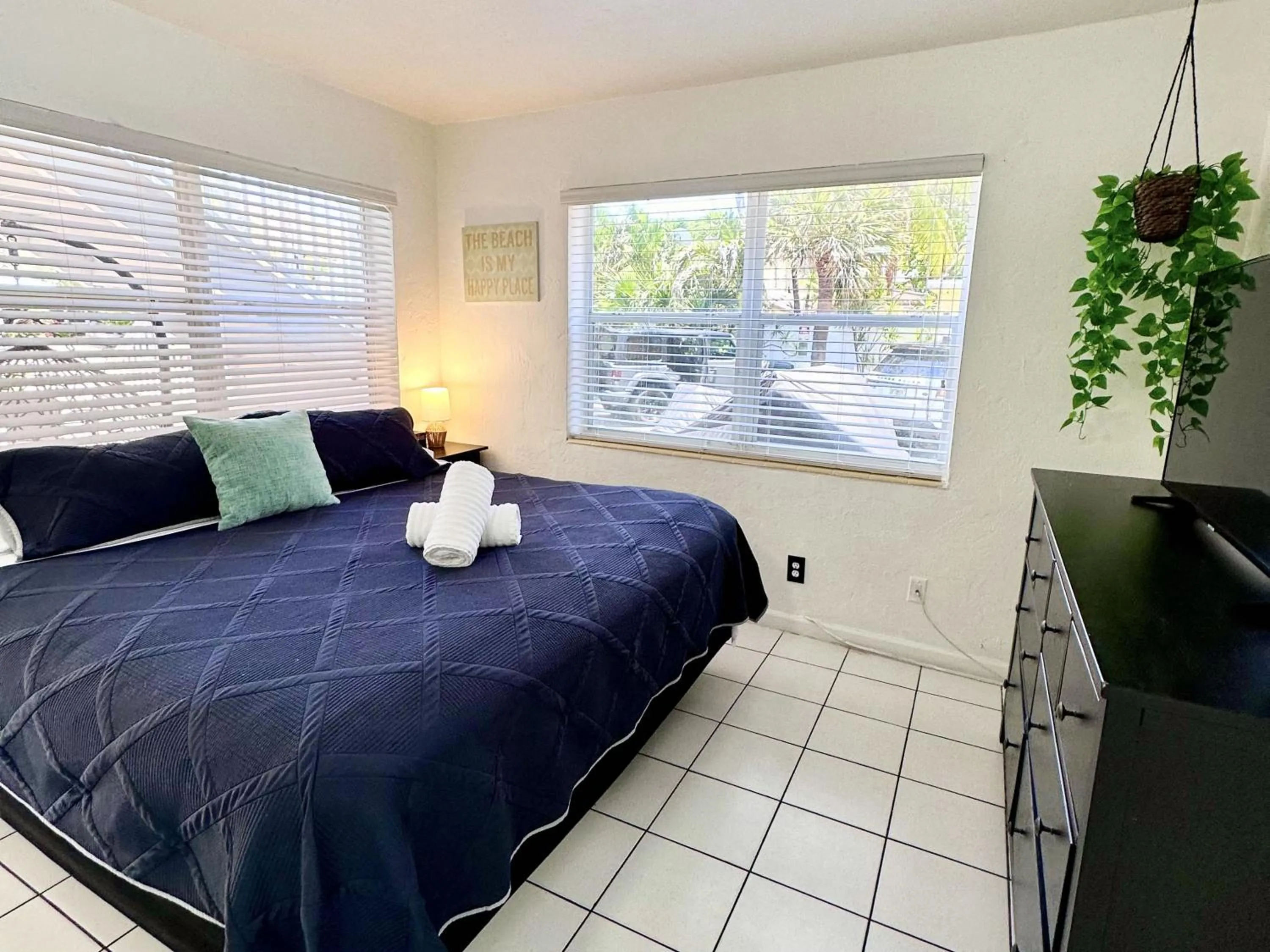 Bed in Southwinds Inn by The Gold Nests