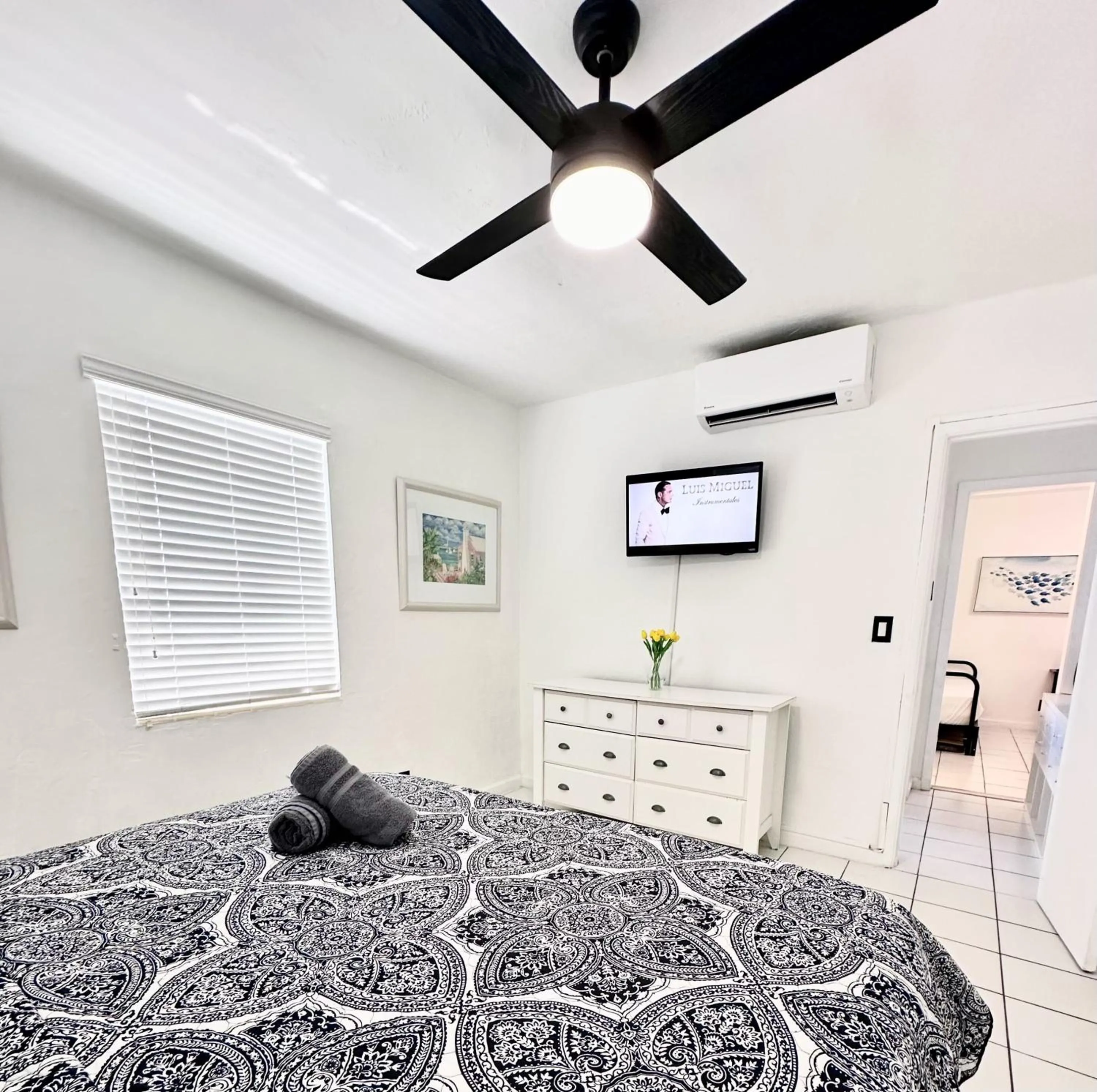 Bed in Southwinds Inn by The Gold Nests