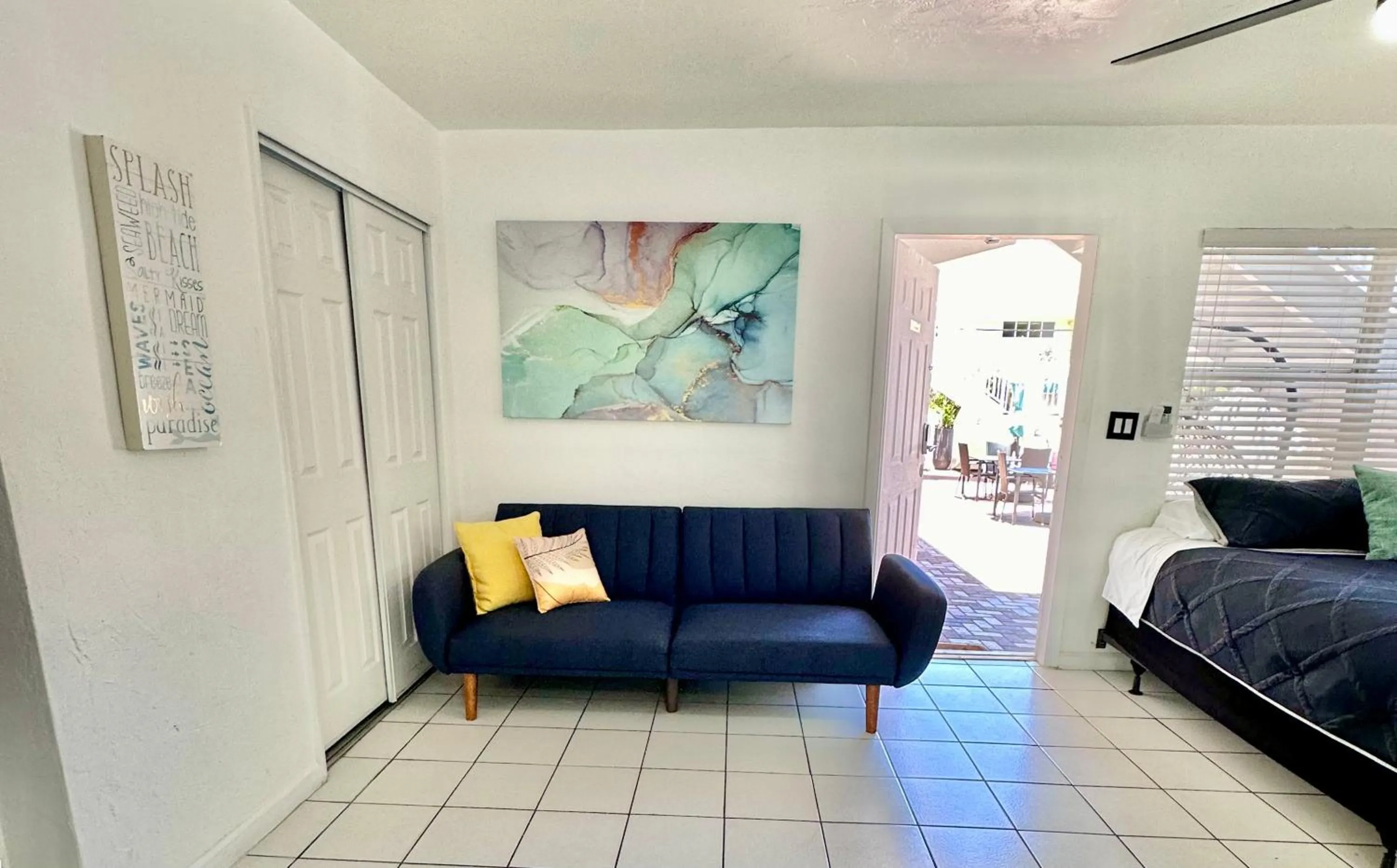 Bed in Southwinds Inn by The Gold Nests