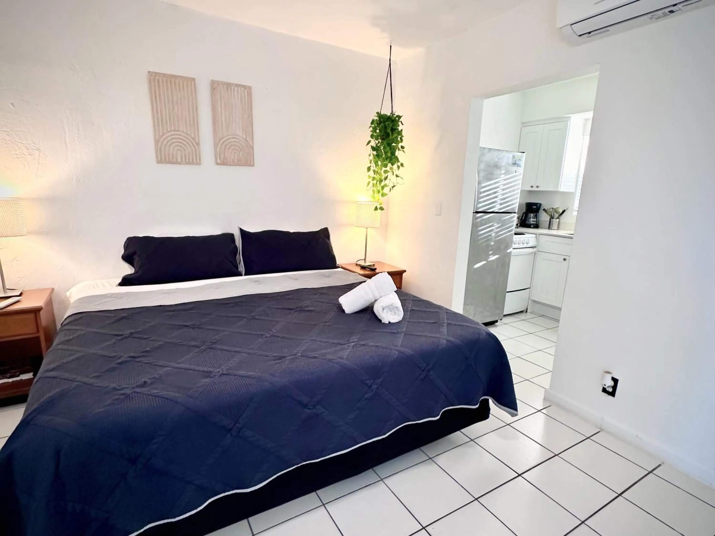 Bed in Southwinds Inn by The Gold Nests