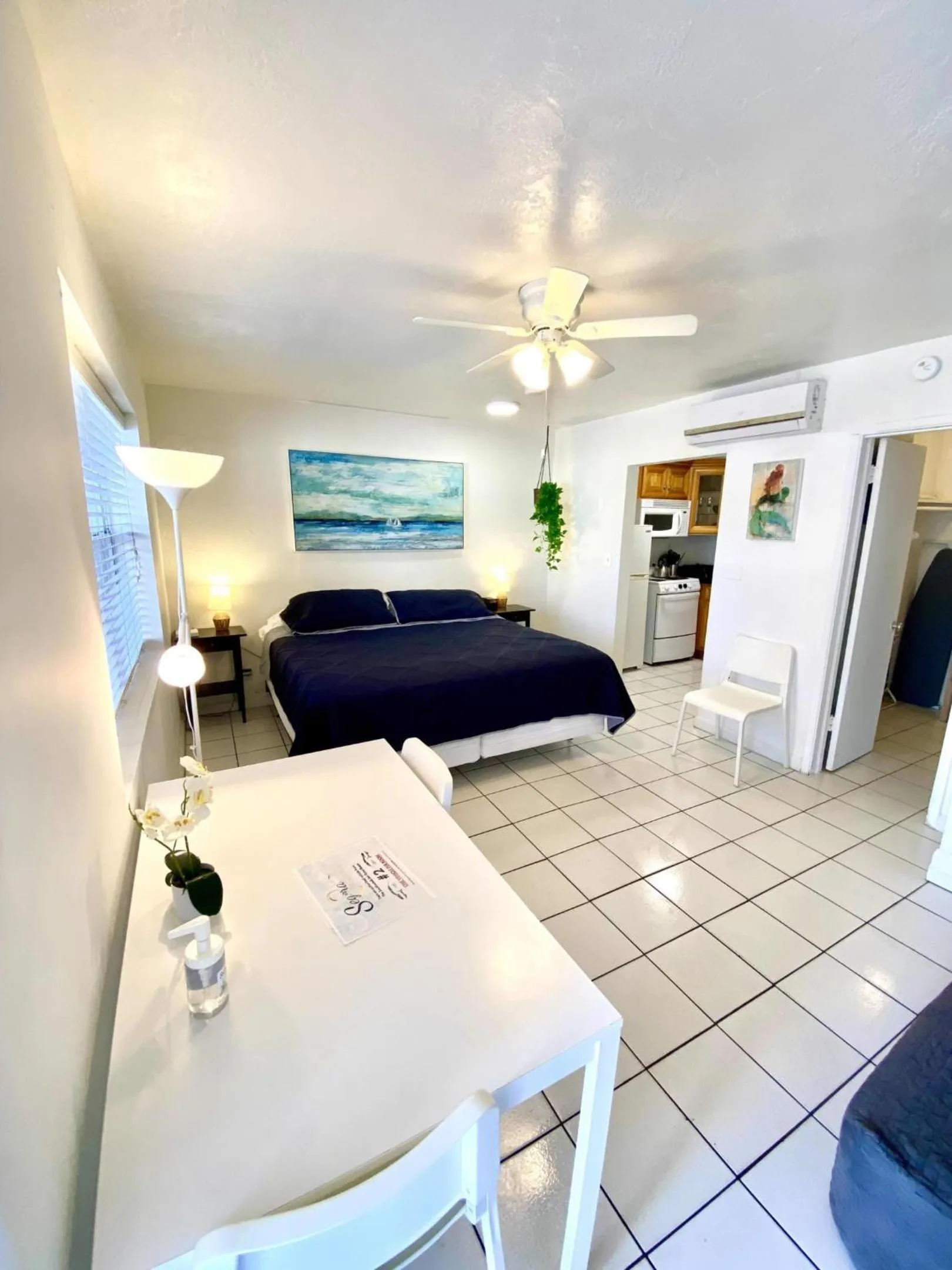 Property building, Bed in Southwinds Inn by The Gold Nests