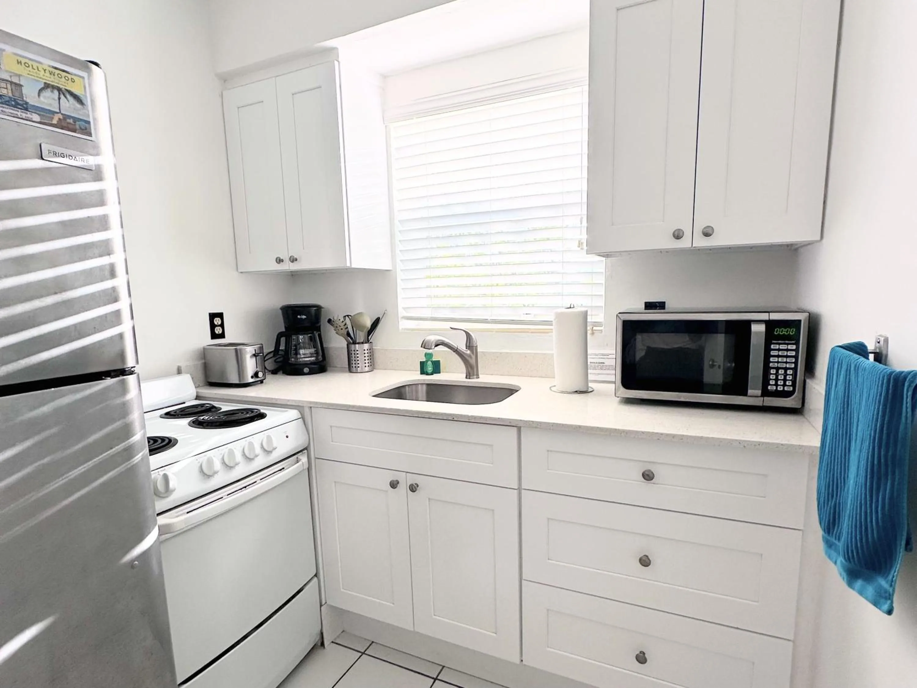 Kitchen or kitchenette in Southwinds Inn by The Gold Nests