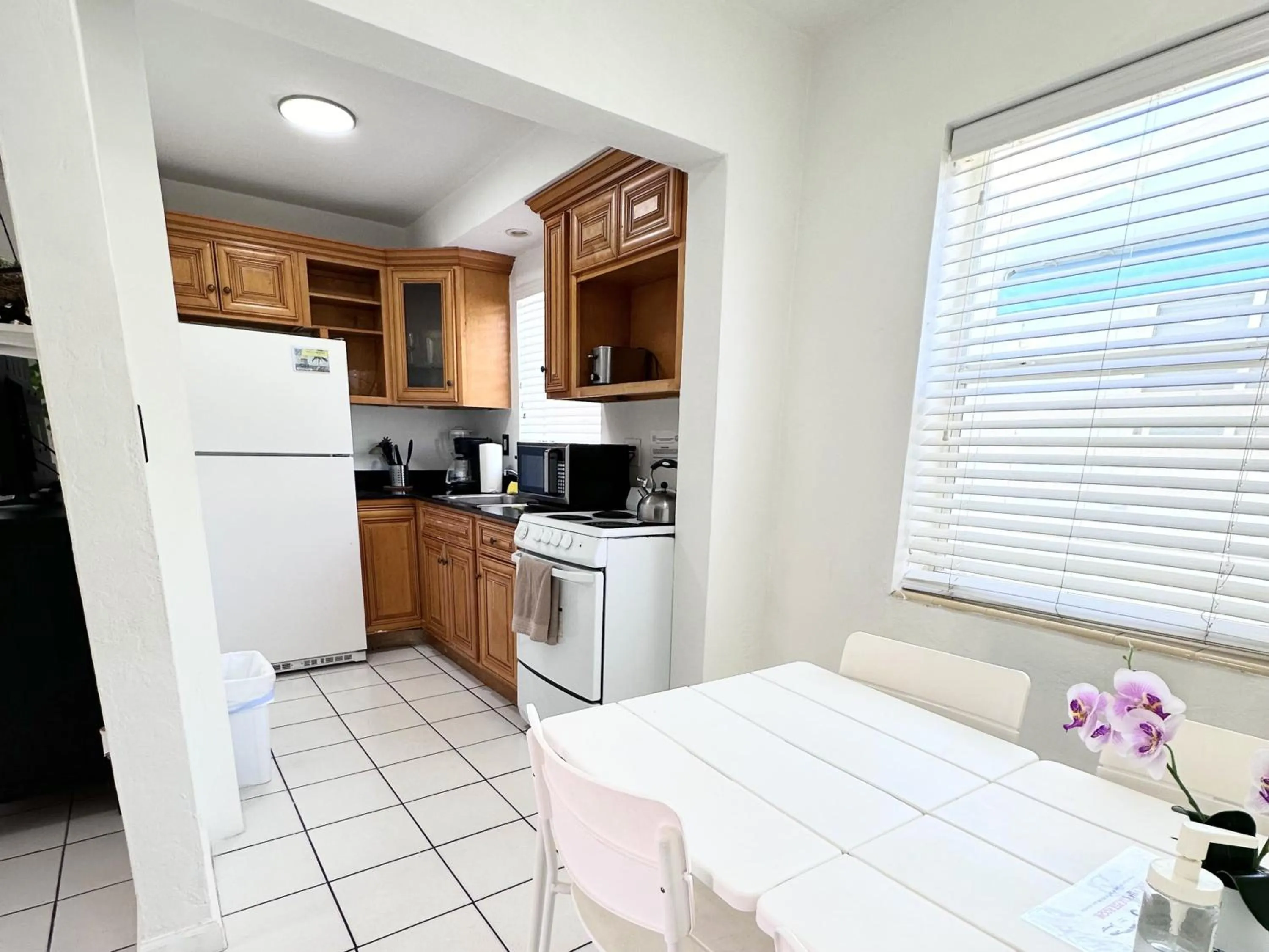 Kitchen or kitchenette in Southwinds Inn by The Gold Nests
