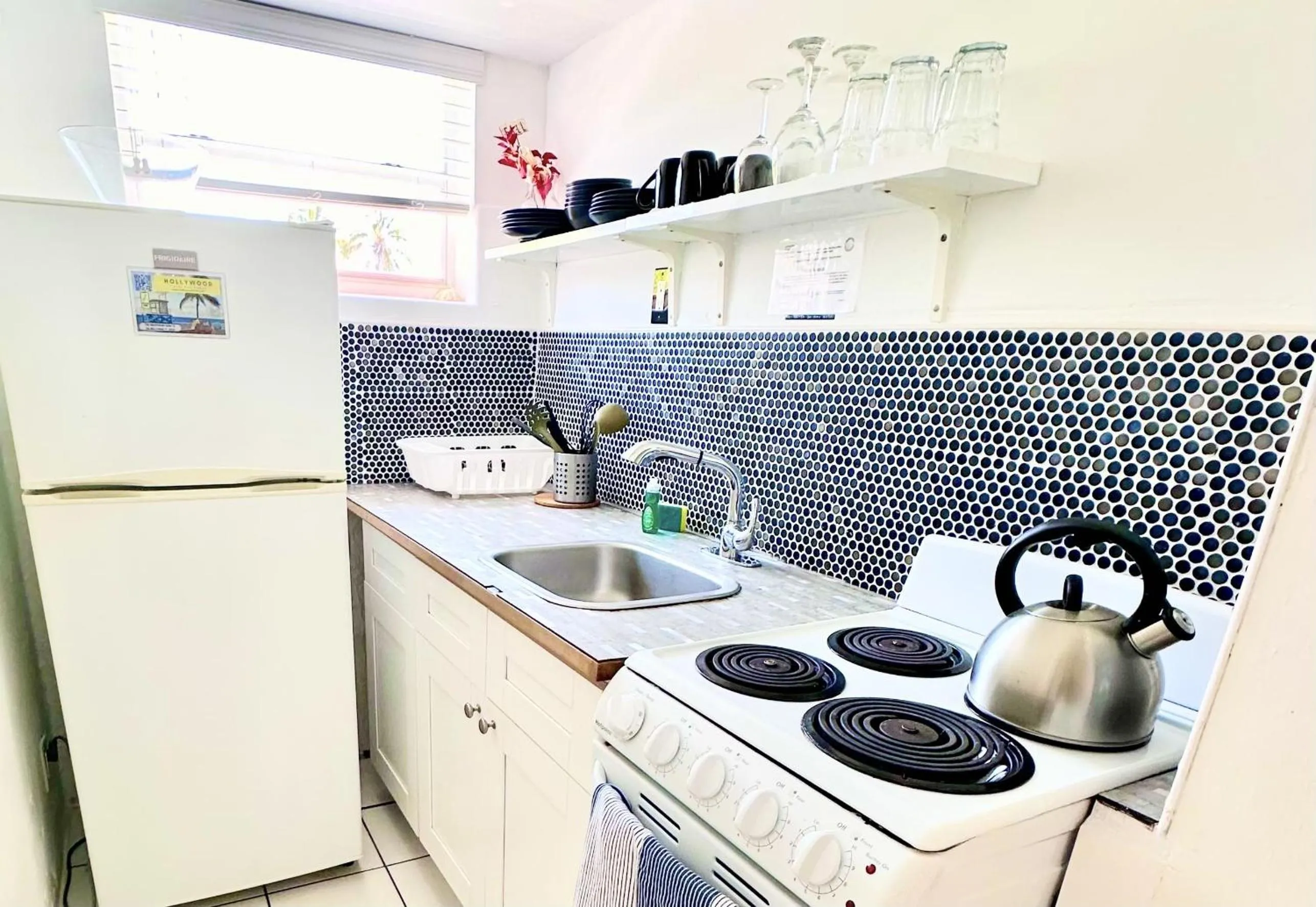 Coffee/tea facilities in Southwinds Inn by The Gold Nests